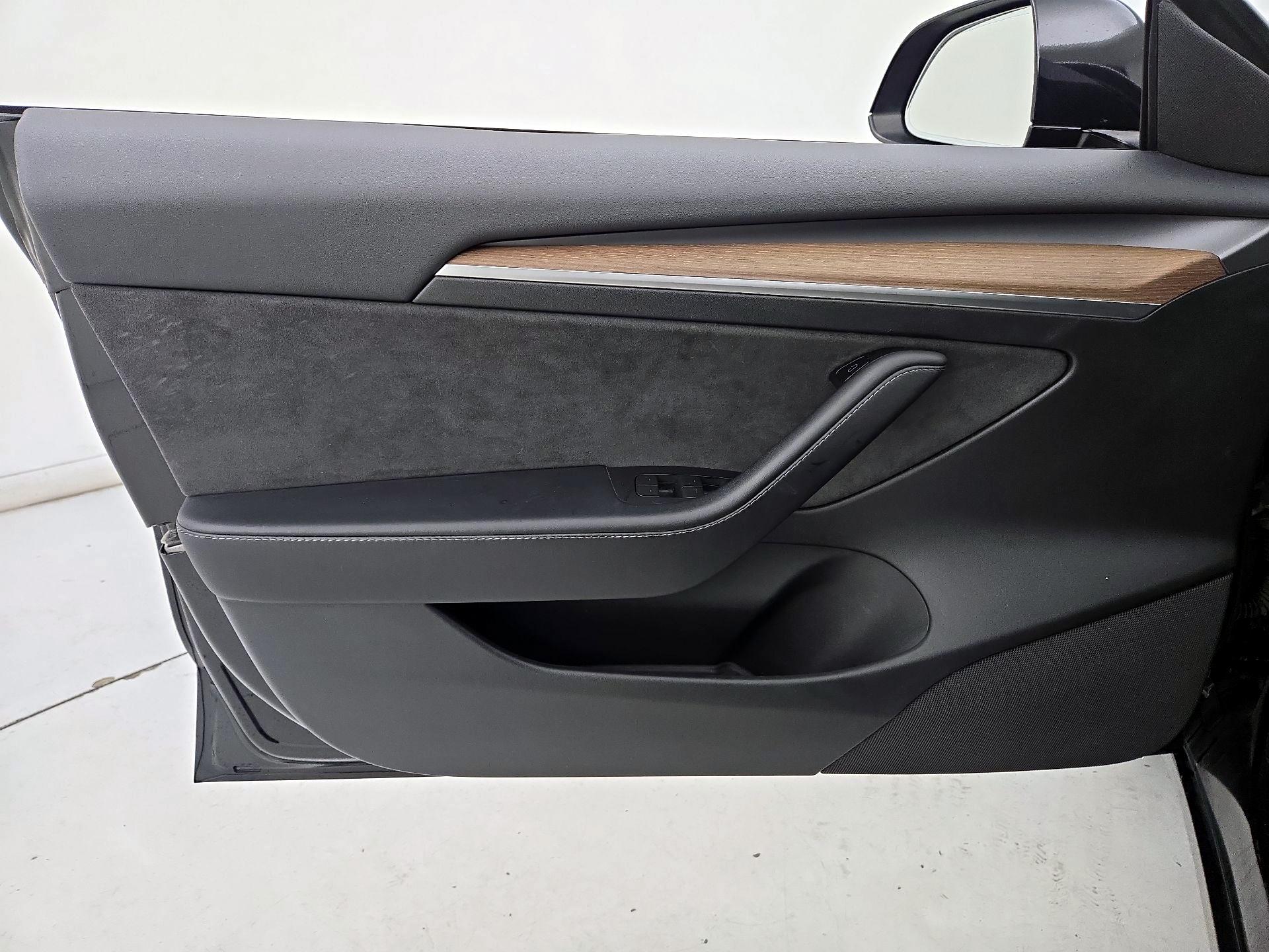 Thumbnail: 2023 Tesla Model 3 - 12