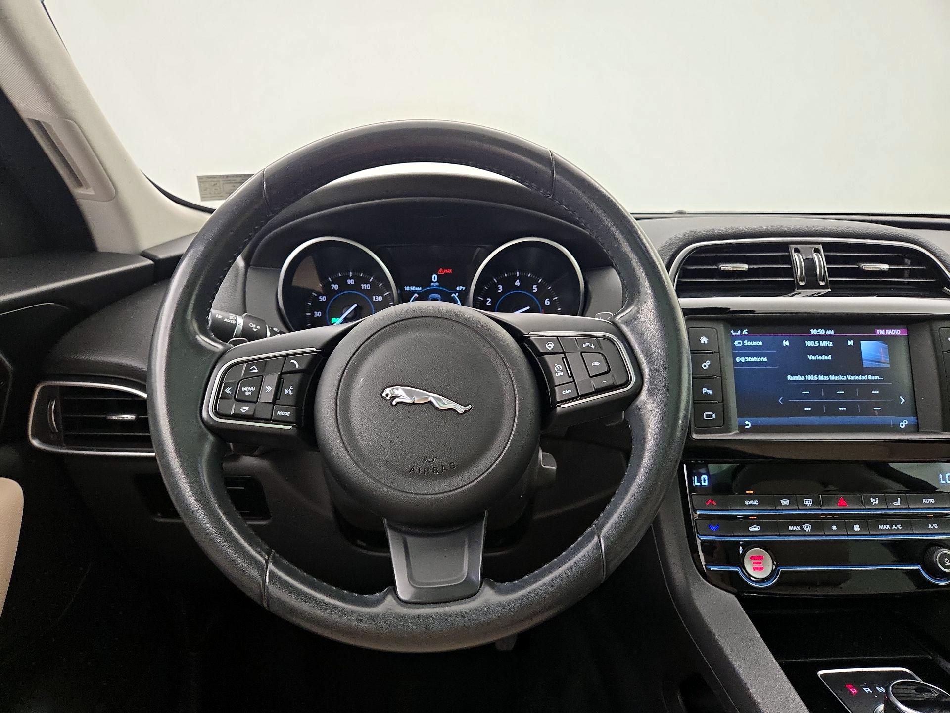 Thumbnail: 2017 Jaguar F-Pace - 10