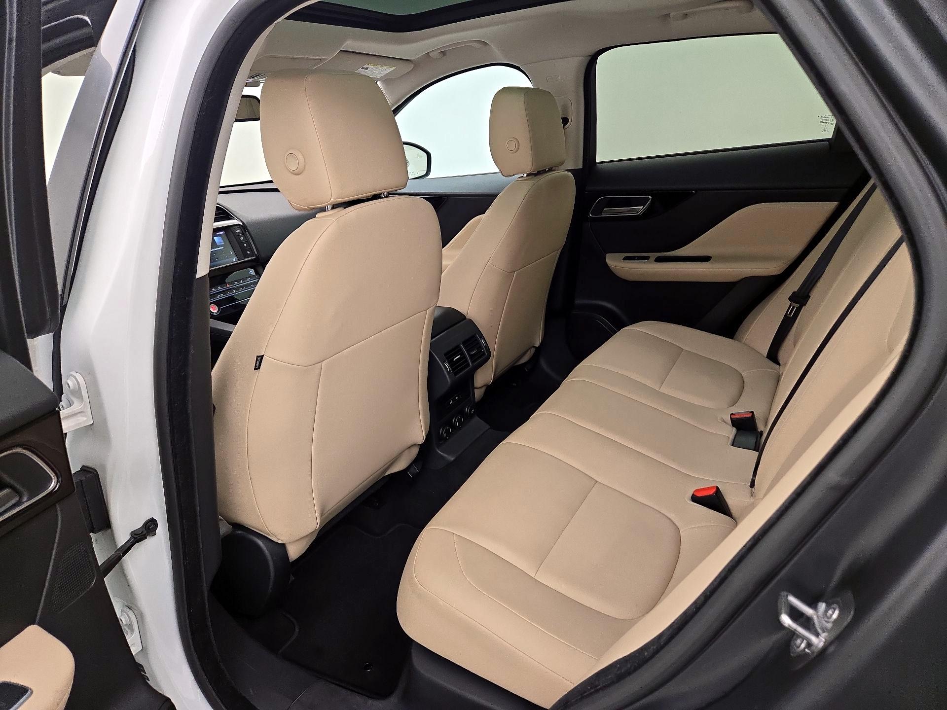 Thumbnail: 2017 Jaguar F-Pace - 19