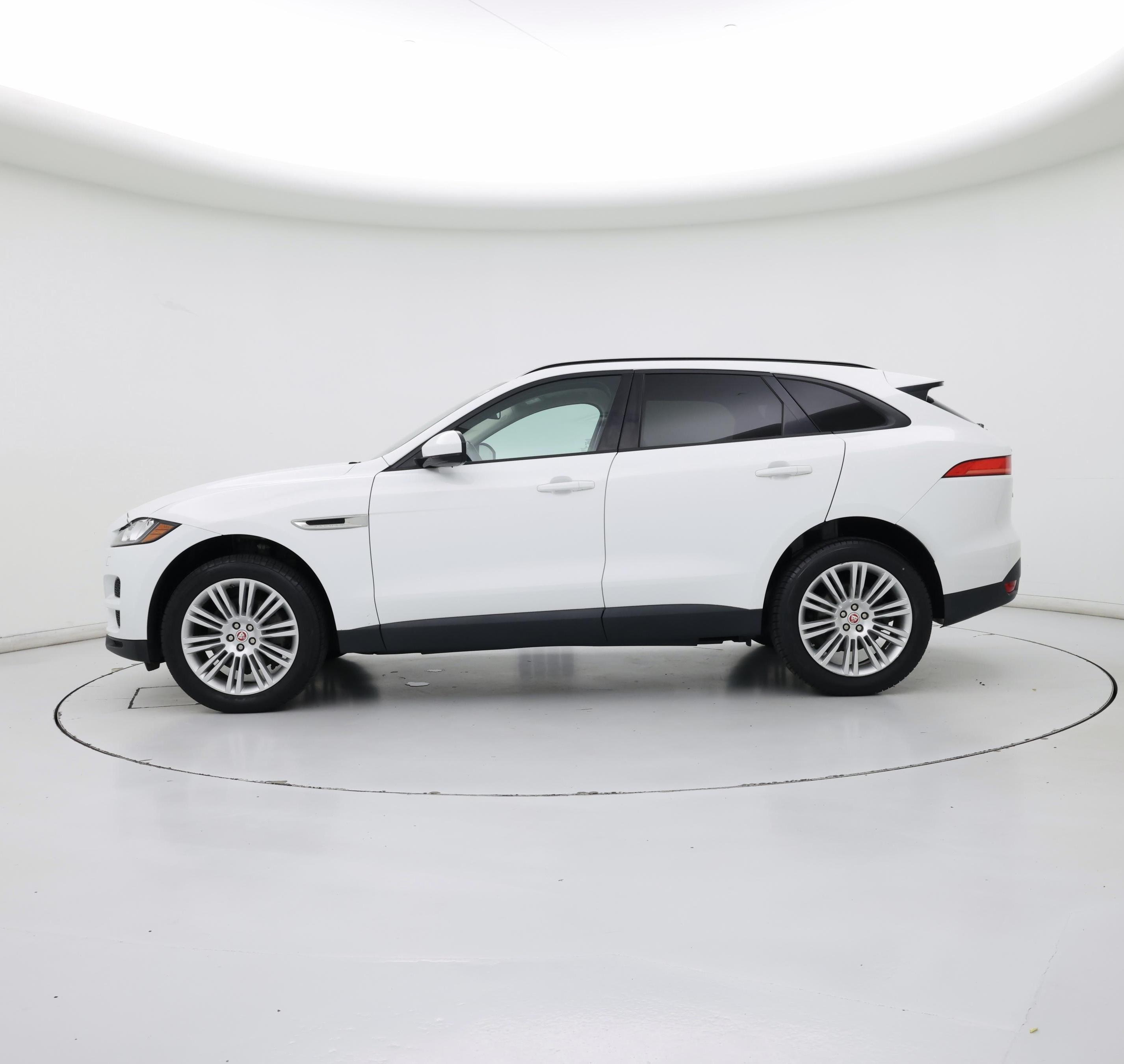 Thumbnail: 2017 Jaguar F-Pace - 3