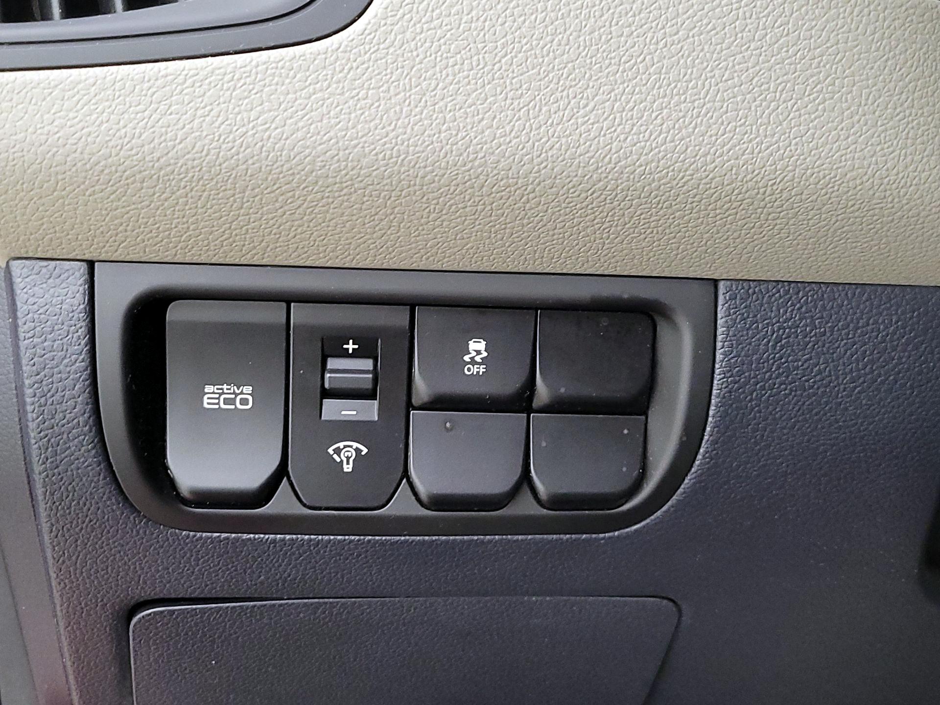 Thumbnail: 2015 Kia Rio5 - 13