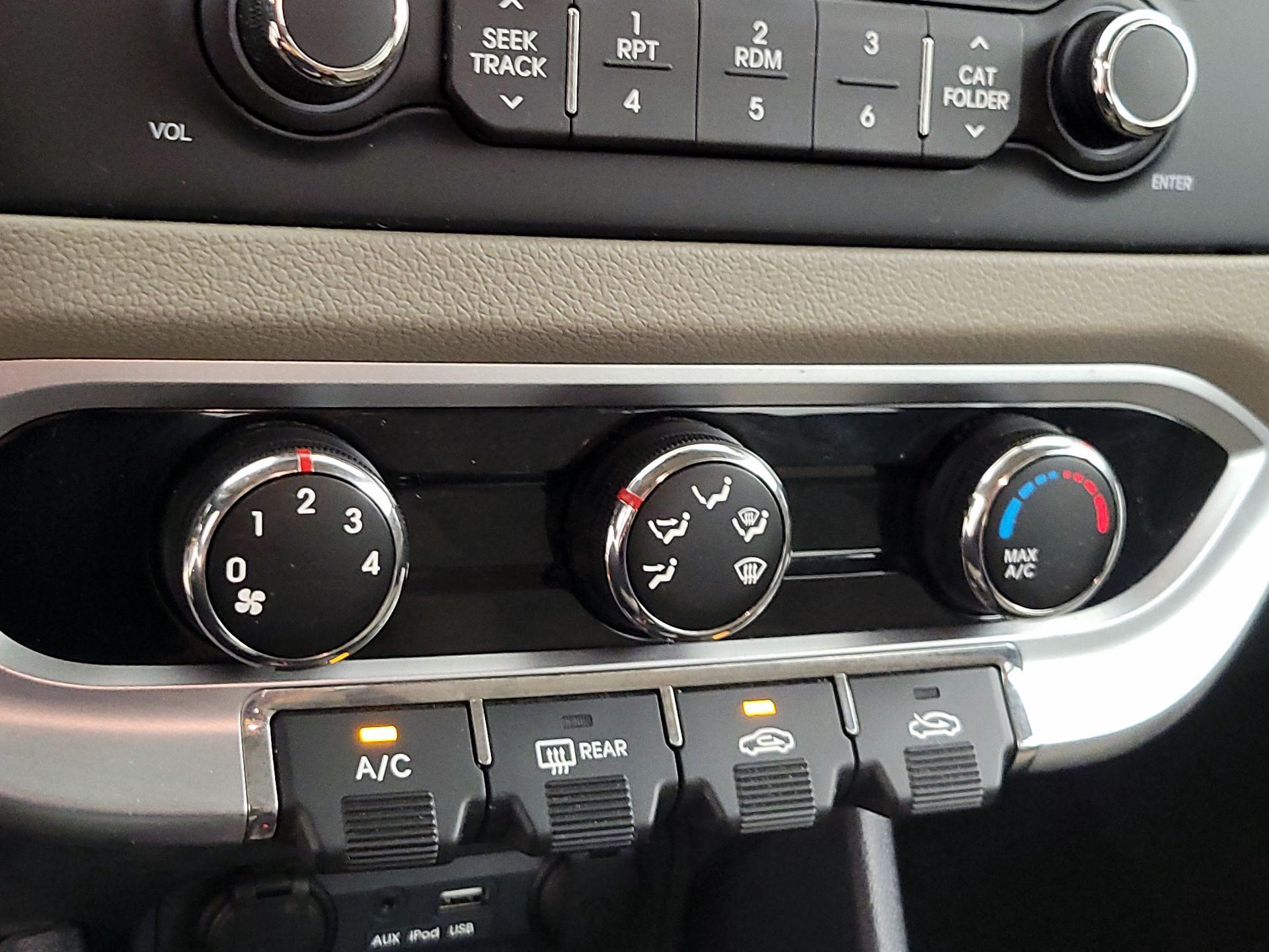 Thumbnail: 2015 Kia Rio5 - 15