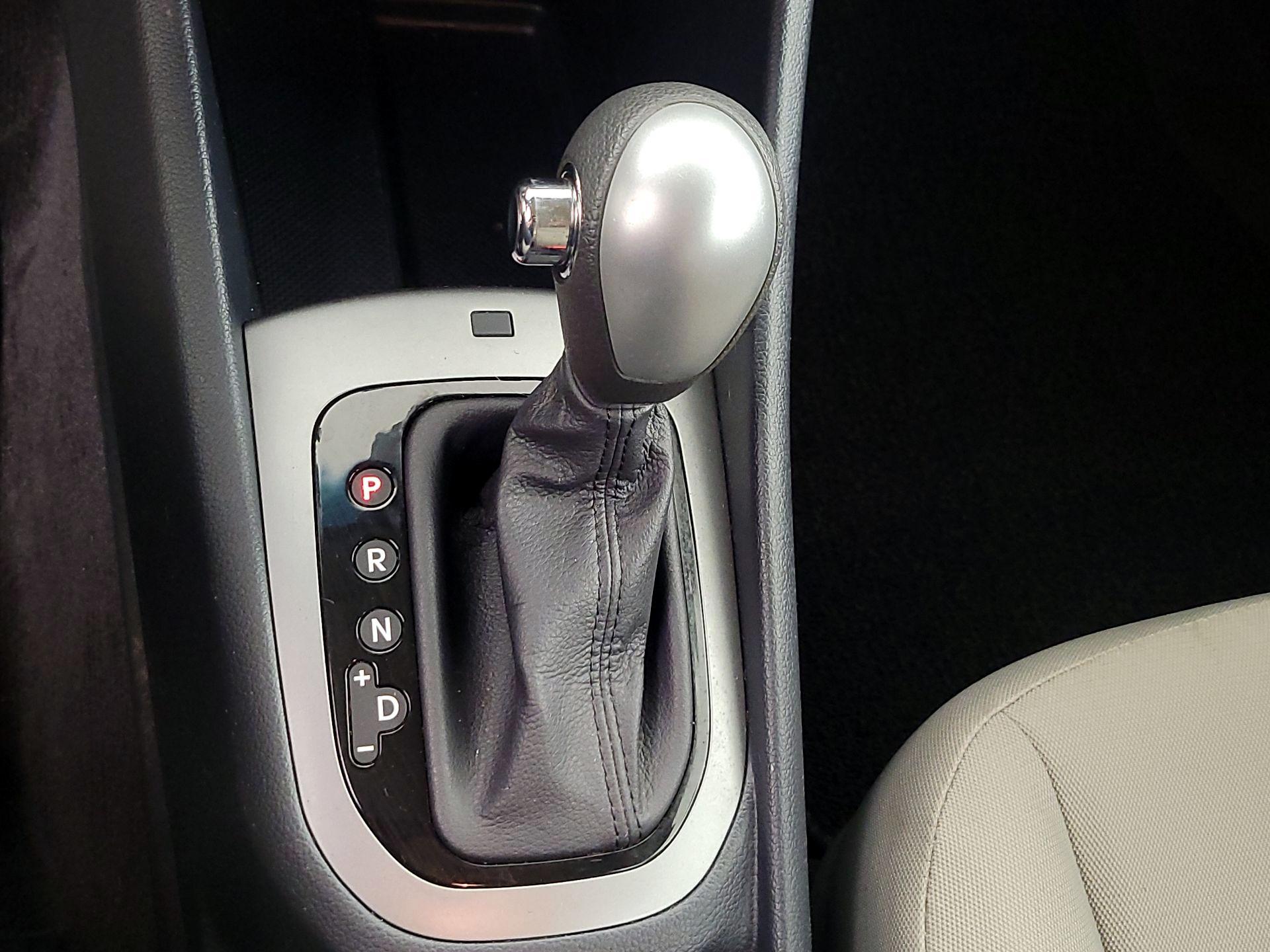 Thumbnail: 2015 Kia Rio5 - 16