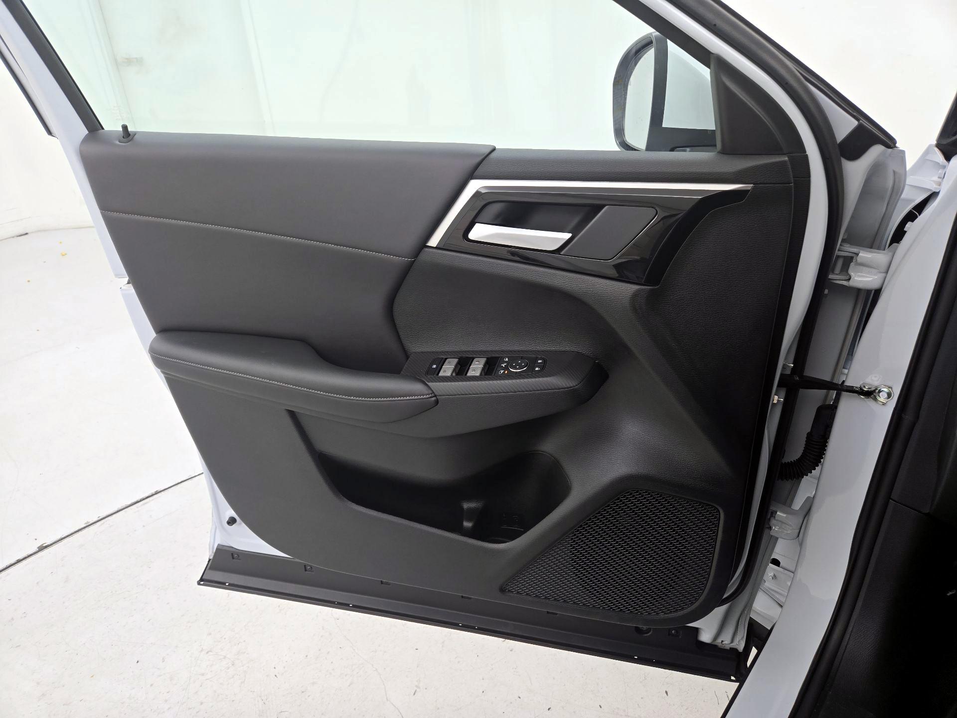 Thumbnail: 2024 Mitsubishi Outlander - 12
