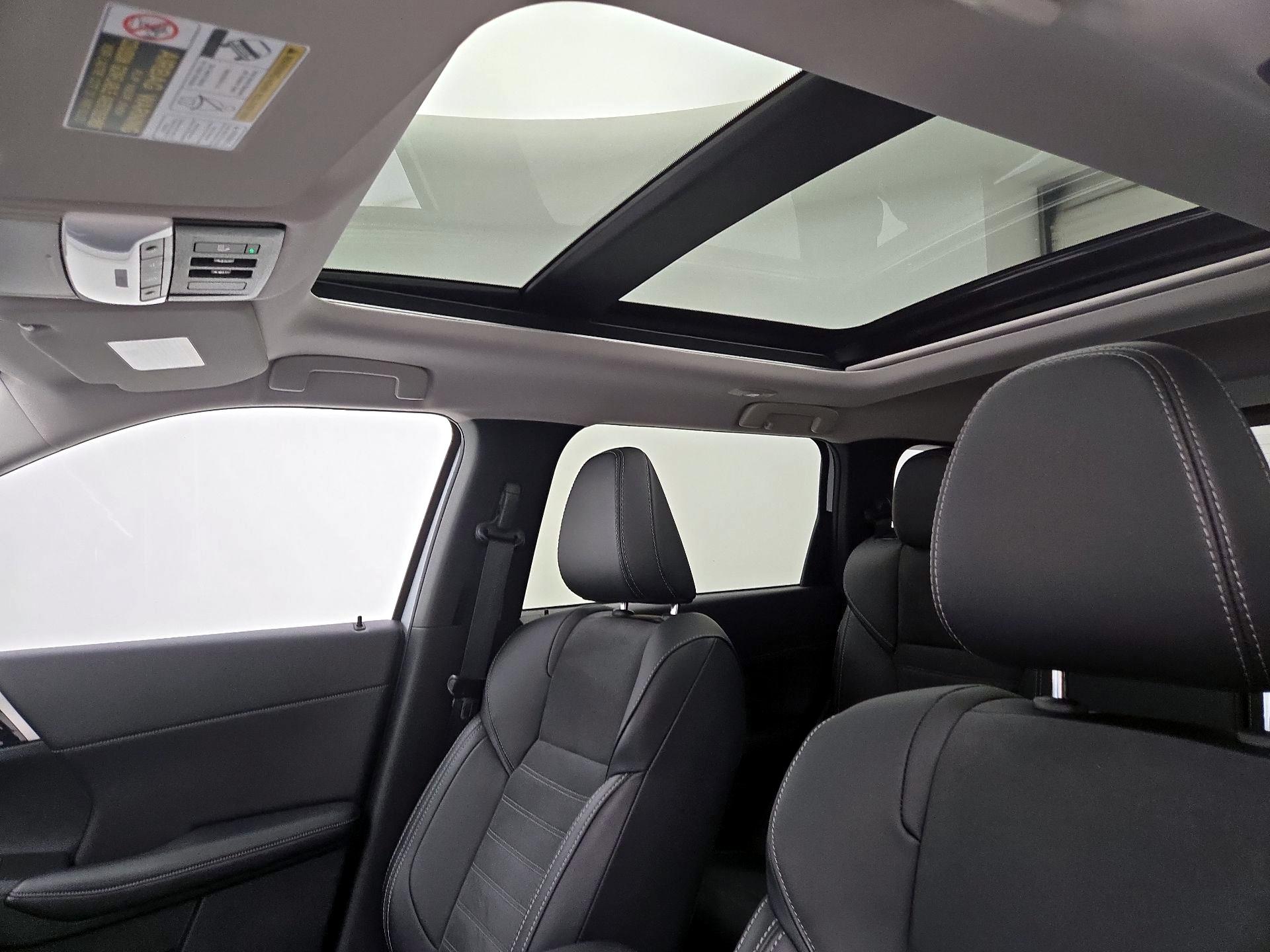 Thumbnail: 2024 Mitsubishi Outlander - 20
