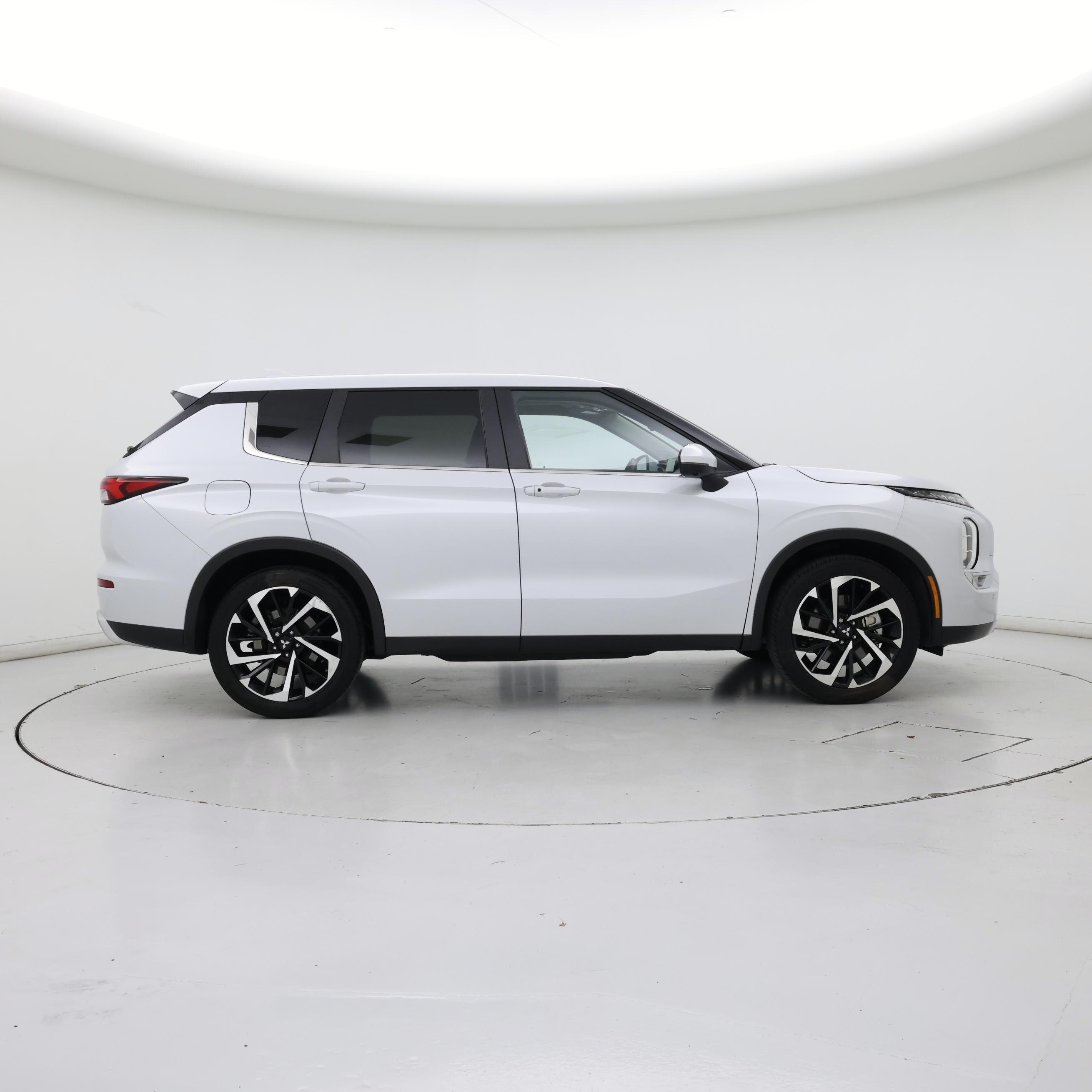 Thumbnail: 2024 Mitsubishi Outlander - 7