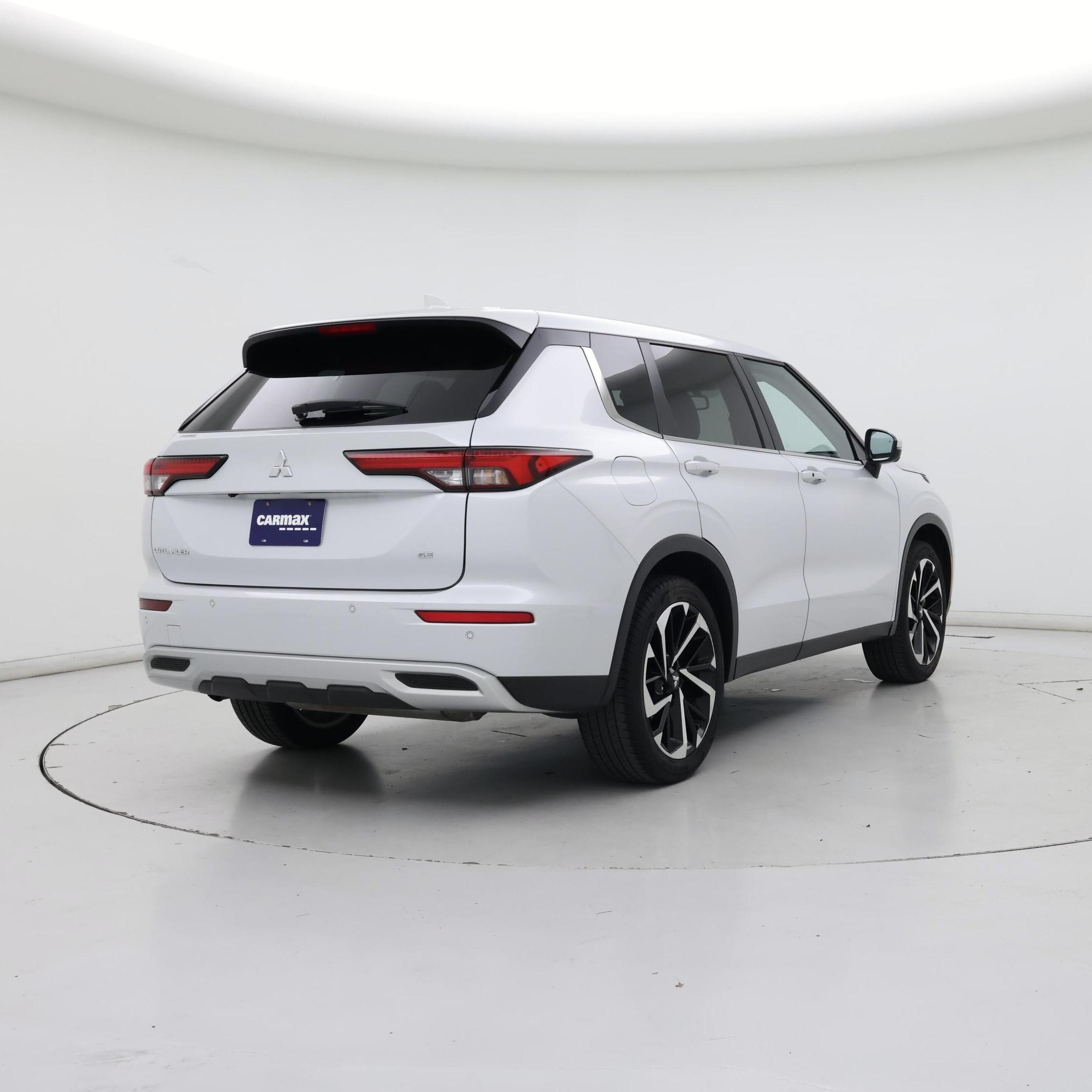 Thumbnail: 2024 Mitsubishi Outlander - 8