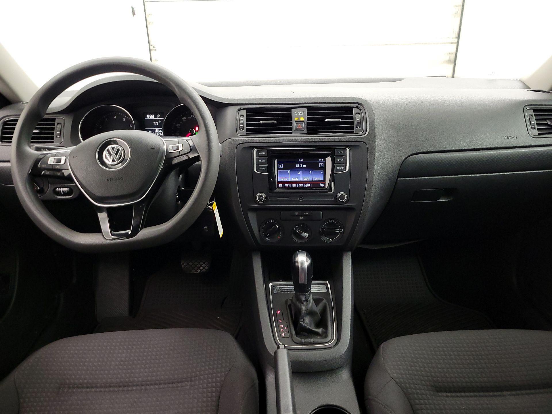 Thumbnail: 2016 Volkswagen Jetta - 9