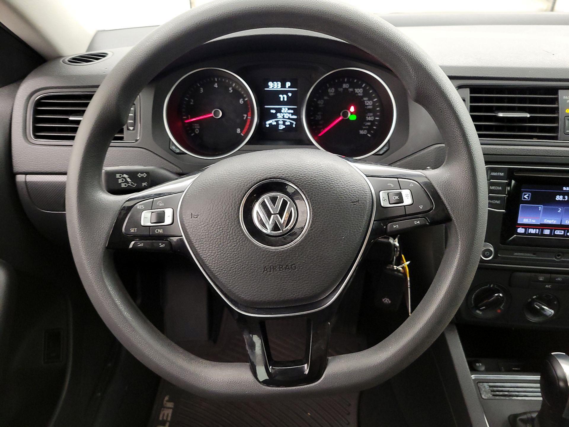 Thumbnail: 2016 Volkswagen Jetta - 10