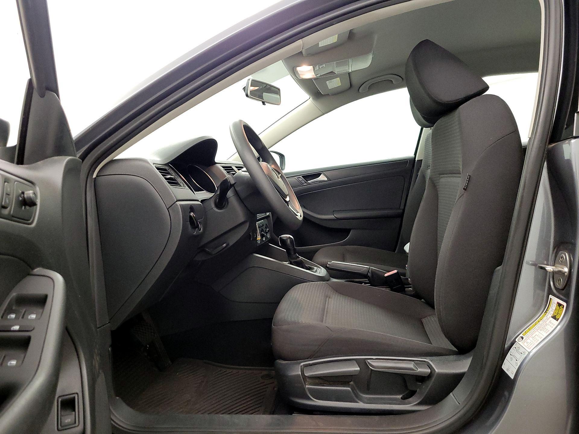 Thumbnail: 2016 Volkswagen Jetta - 11