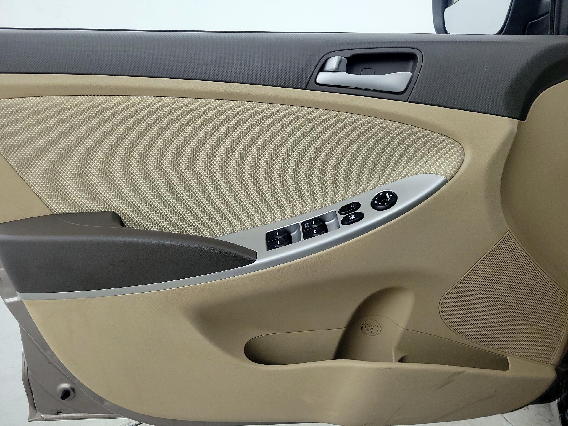 Thumbnail: 2014 Hyundai Accent - 12