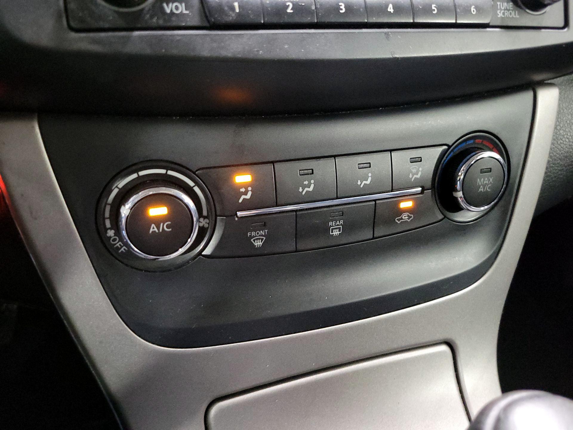 Thumbnail: 2015 Nissan Sentra - 16