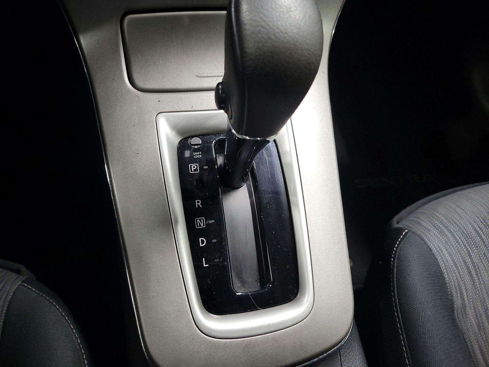 Thumbnail: 2015 Nissan Sentra - 17