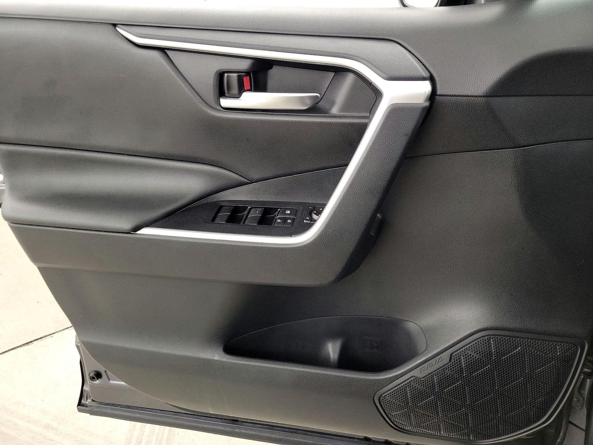 Thumbnail: 2021 Toyota RAV4 - 12