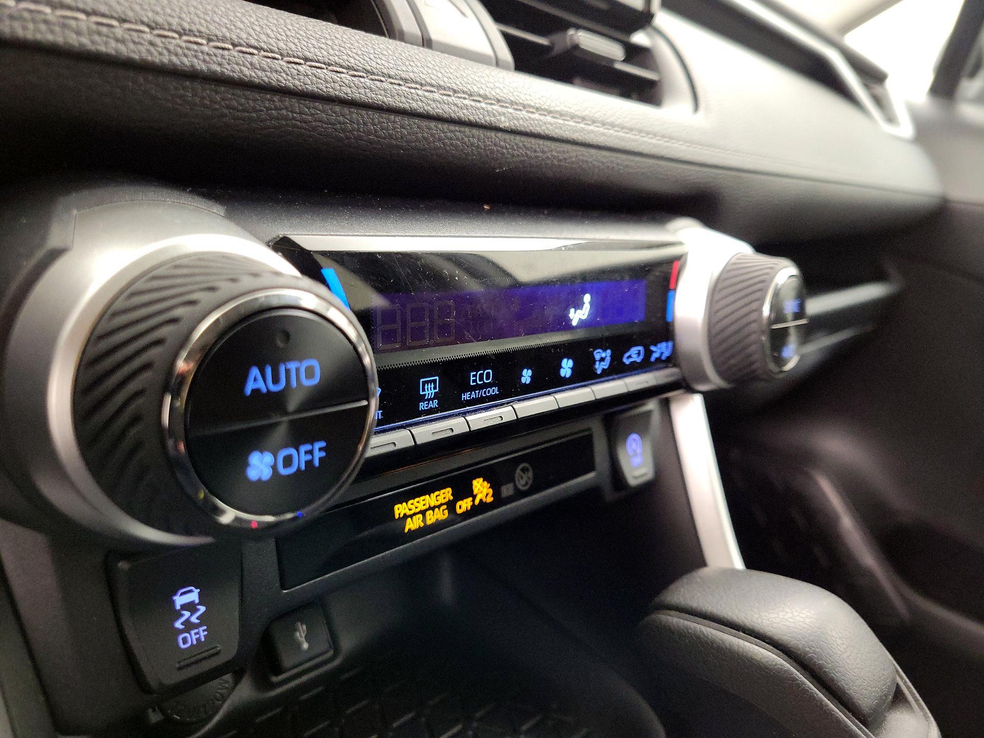 Thumbnail: 2021 Toyota RAV4 - 16