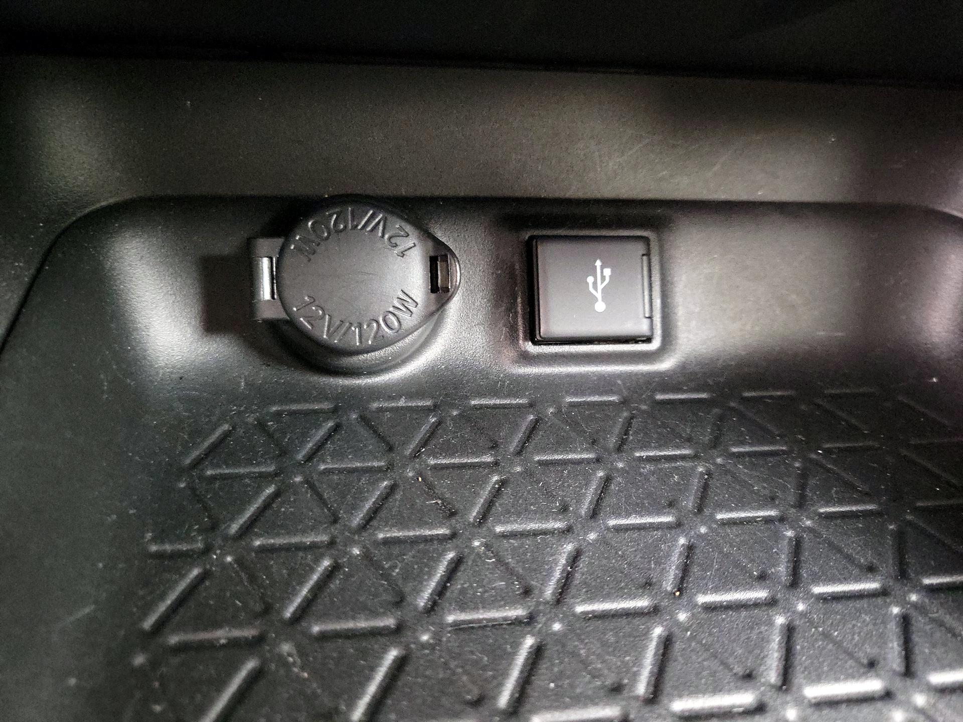 Thumbnail: 2021 Toyota RAV4 - 18