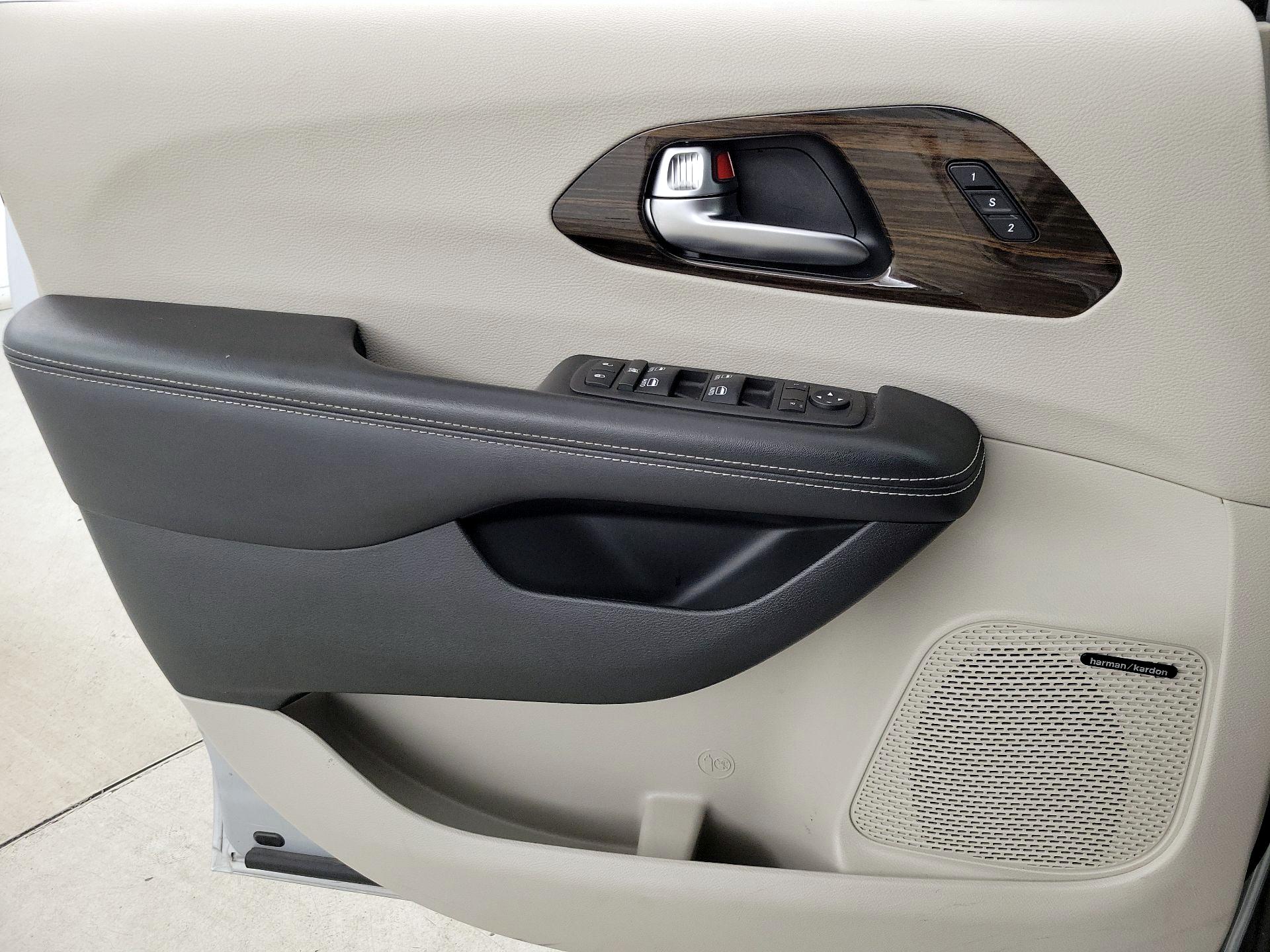 Thumbnail: 2022 Chrysler Pacifica - 12