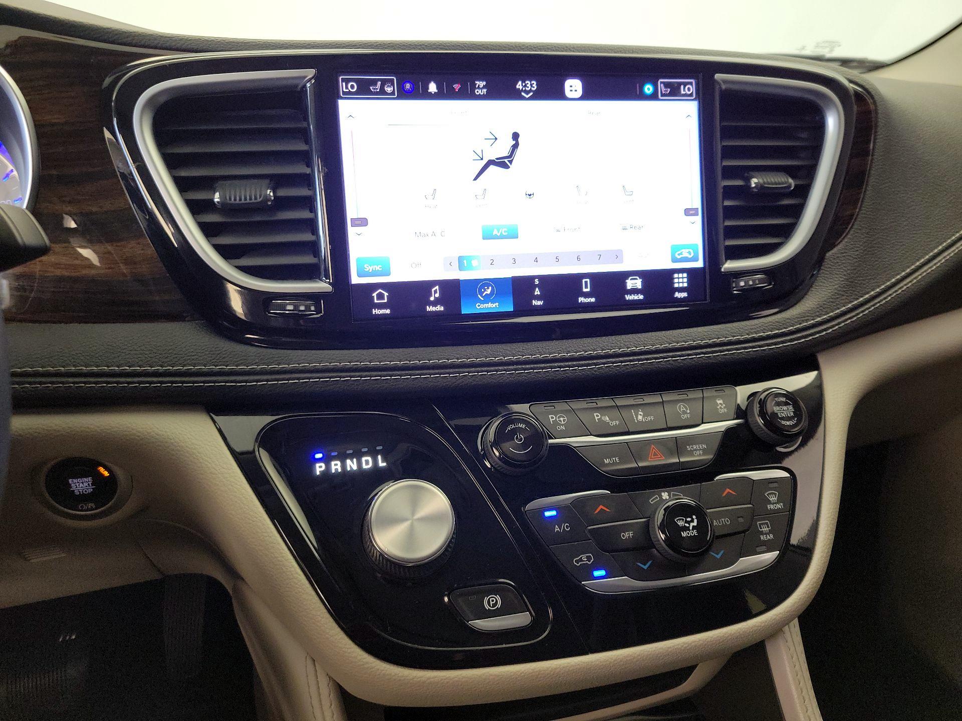 Thumbnail: 2022 Chrysler Pacifica - 17