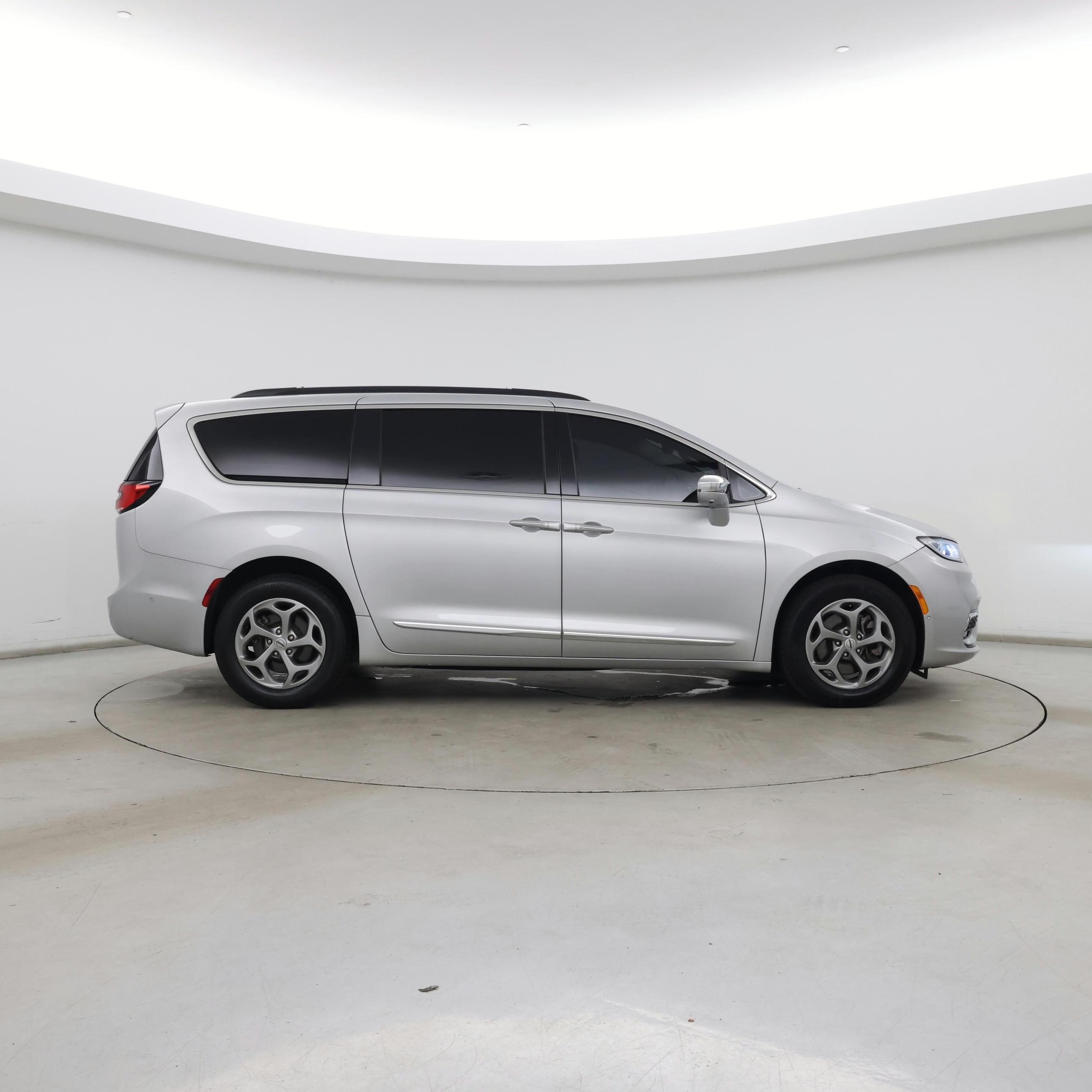 Thumbnail: 2022 Chrysler Pacifica - 7