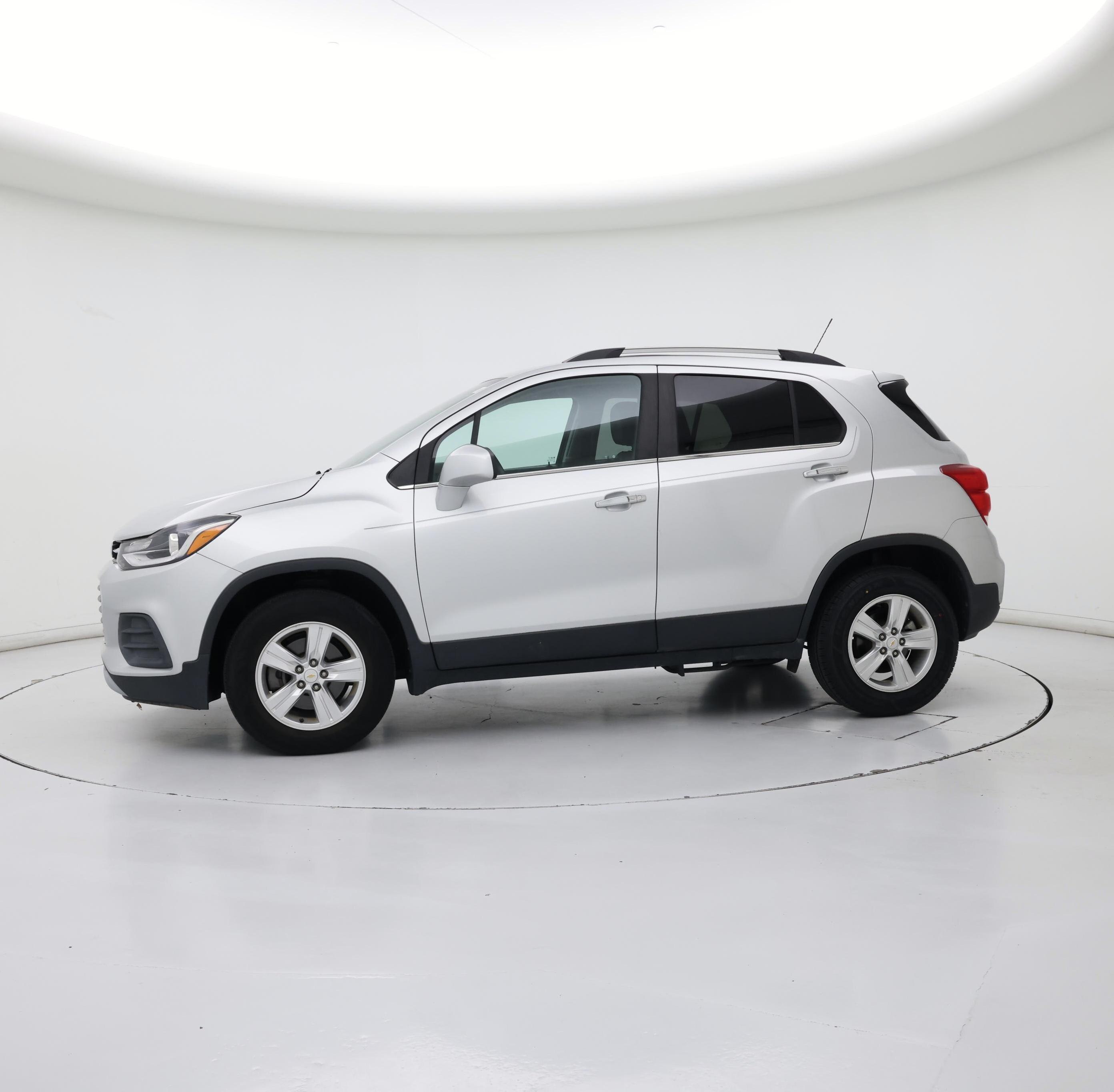 Thumbnail: 2018 Chevrolet Trax - 3