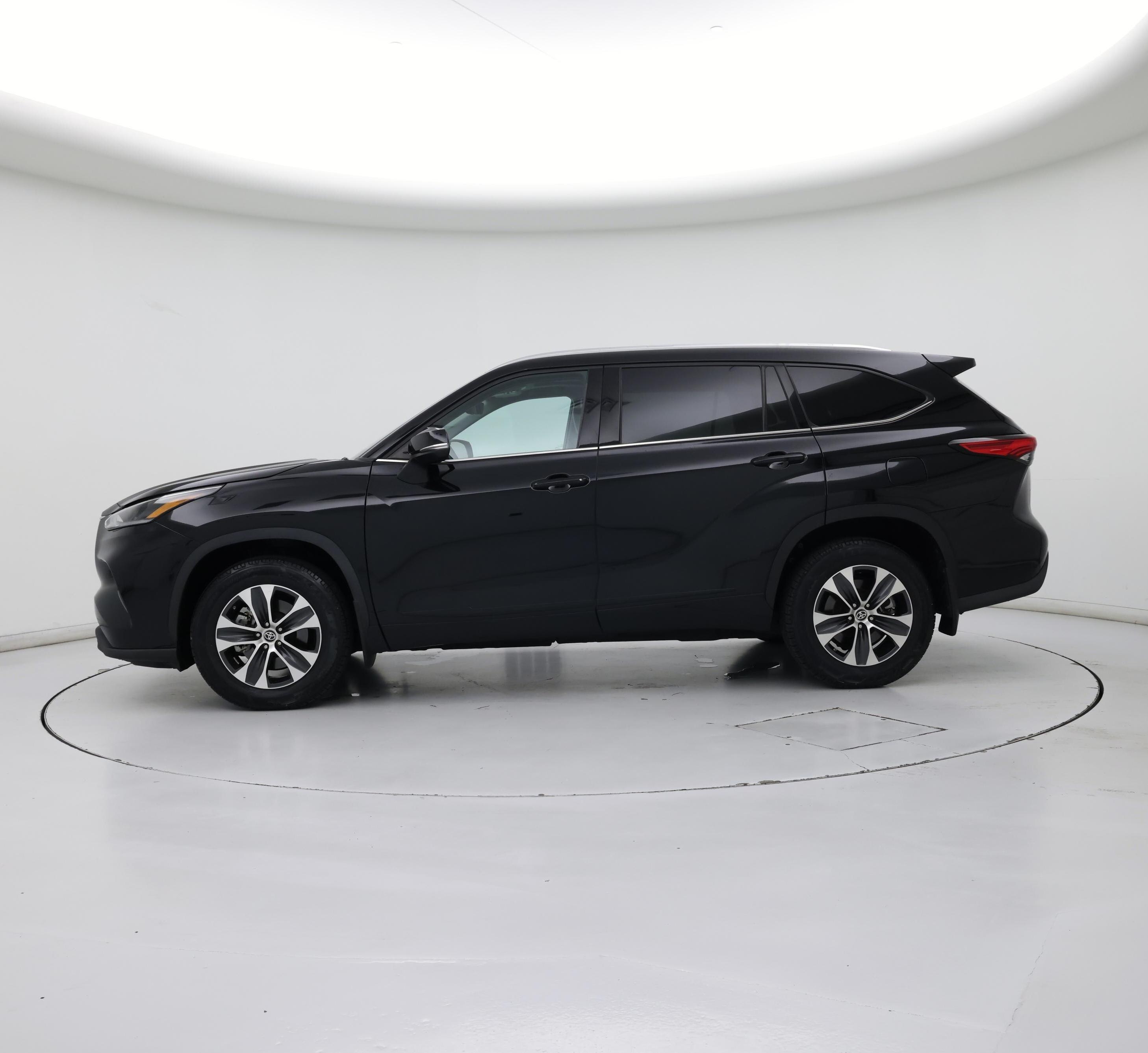 Thumbnail: 2021 Toyota Highlander - 3