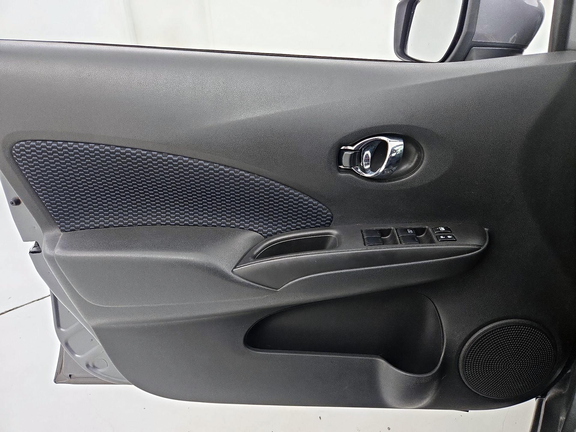 Thumbnail: 2016 Nissan Versa Note - 12