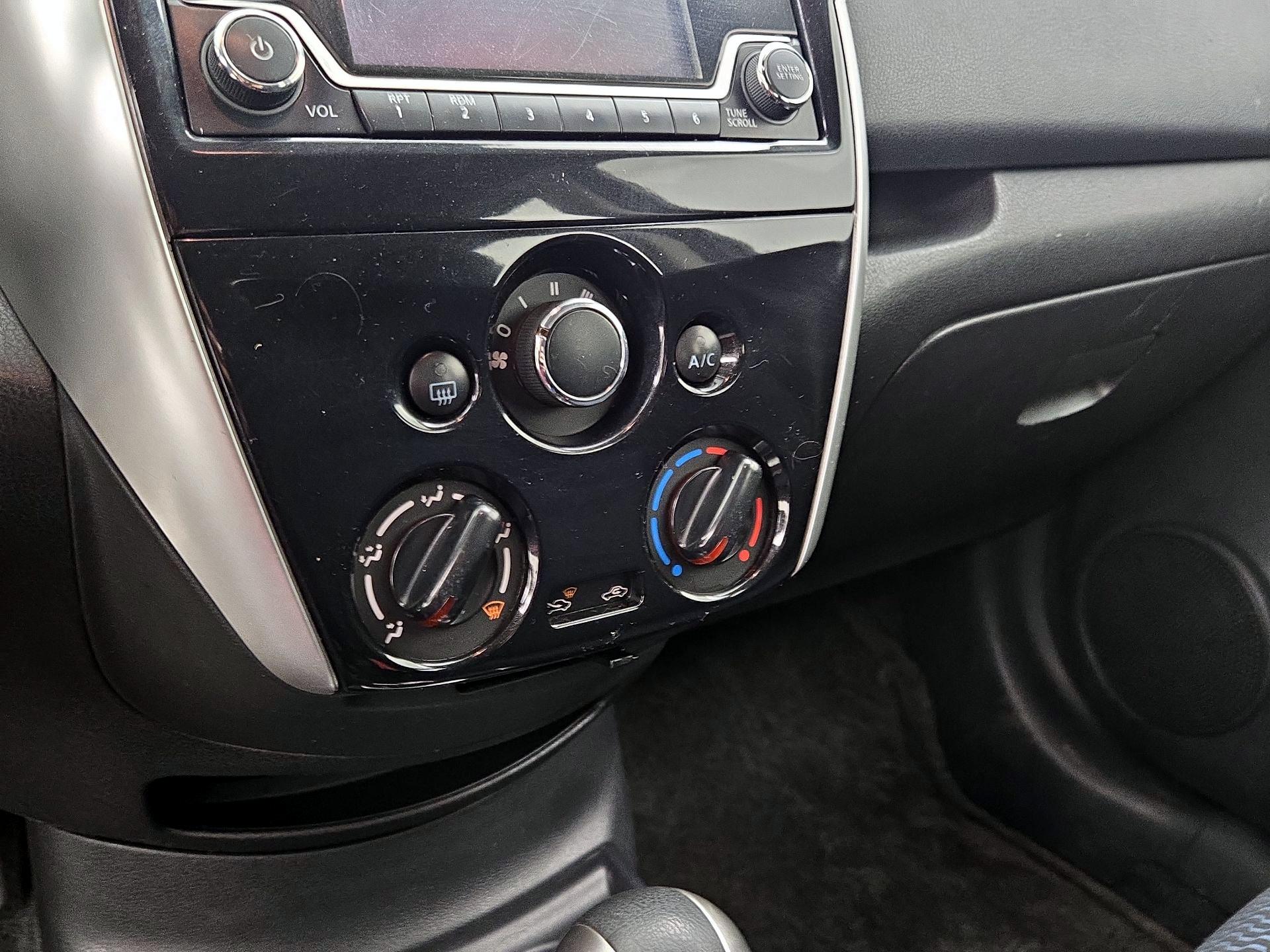 Thumbnail: 2016 Nissan Versa Note - 16