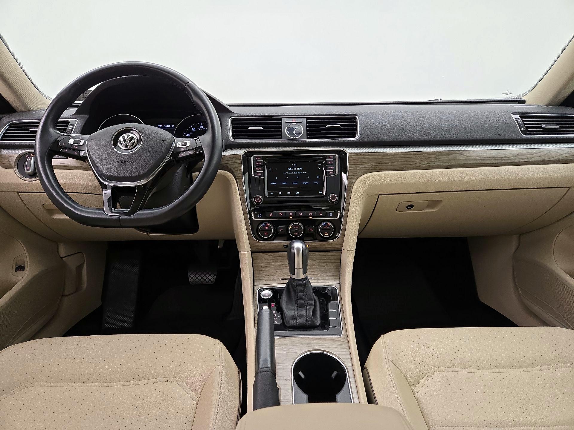 Thumbnail: 2017 Volkswagen Passat - 9