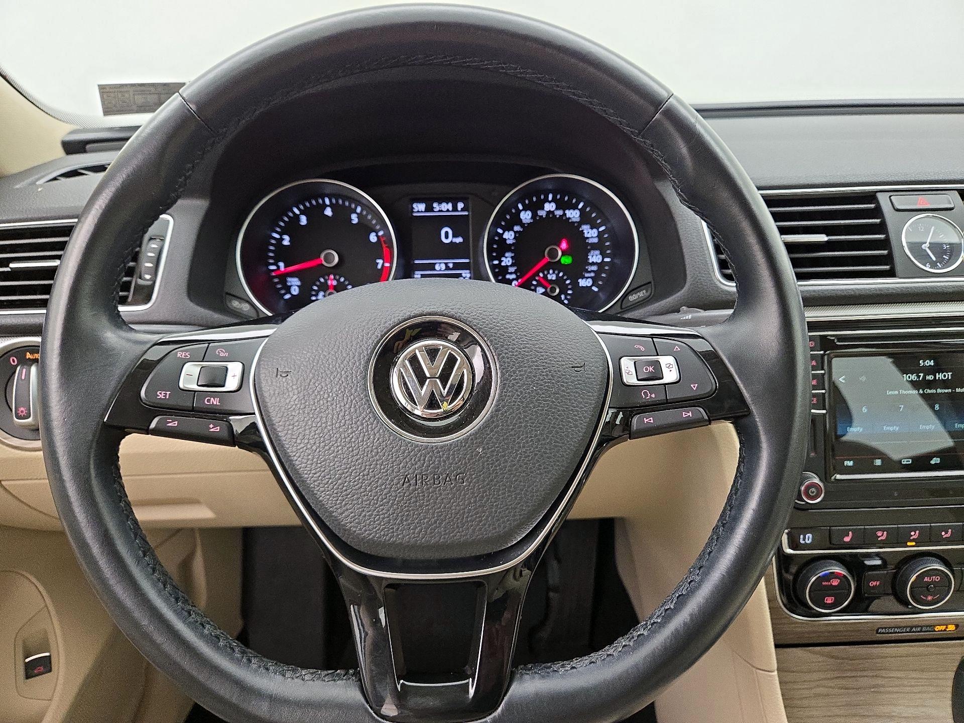 Thumbnail: 2017 Volkswagen Passat - 10