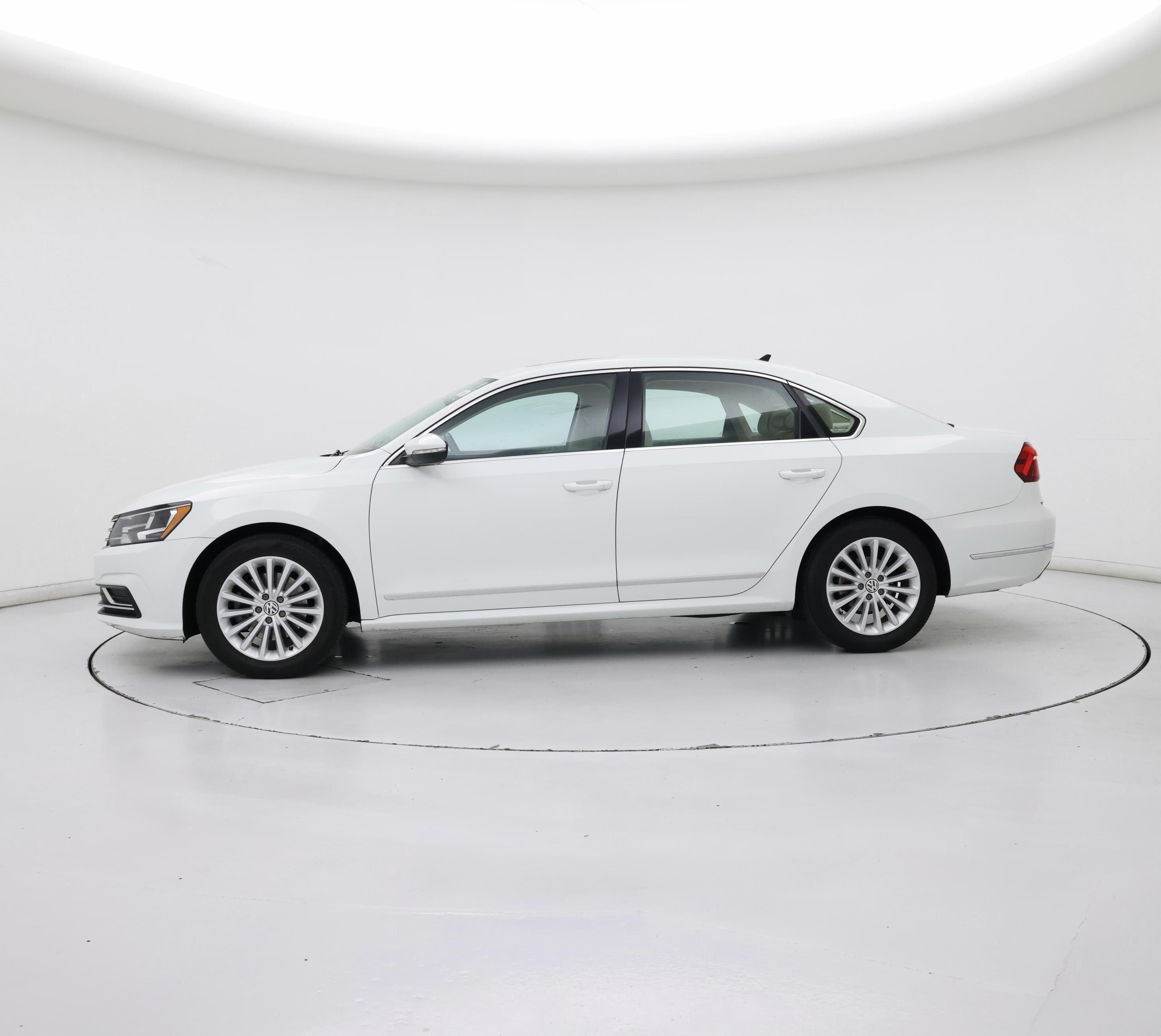 Thumbnail: 2017 Volkswagen Passat - 3