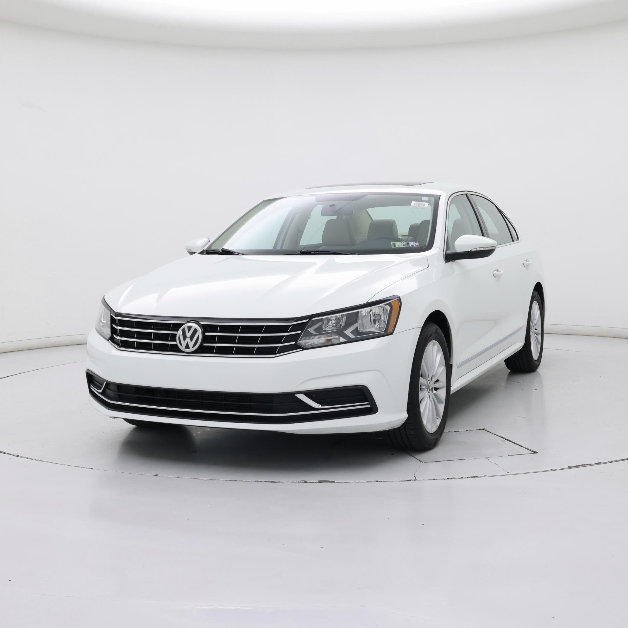 Thumbnail: 2017 Volkswagen Passat - 4