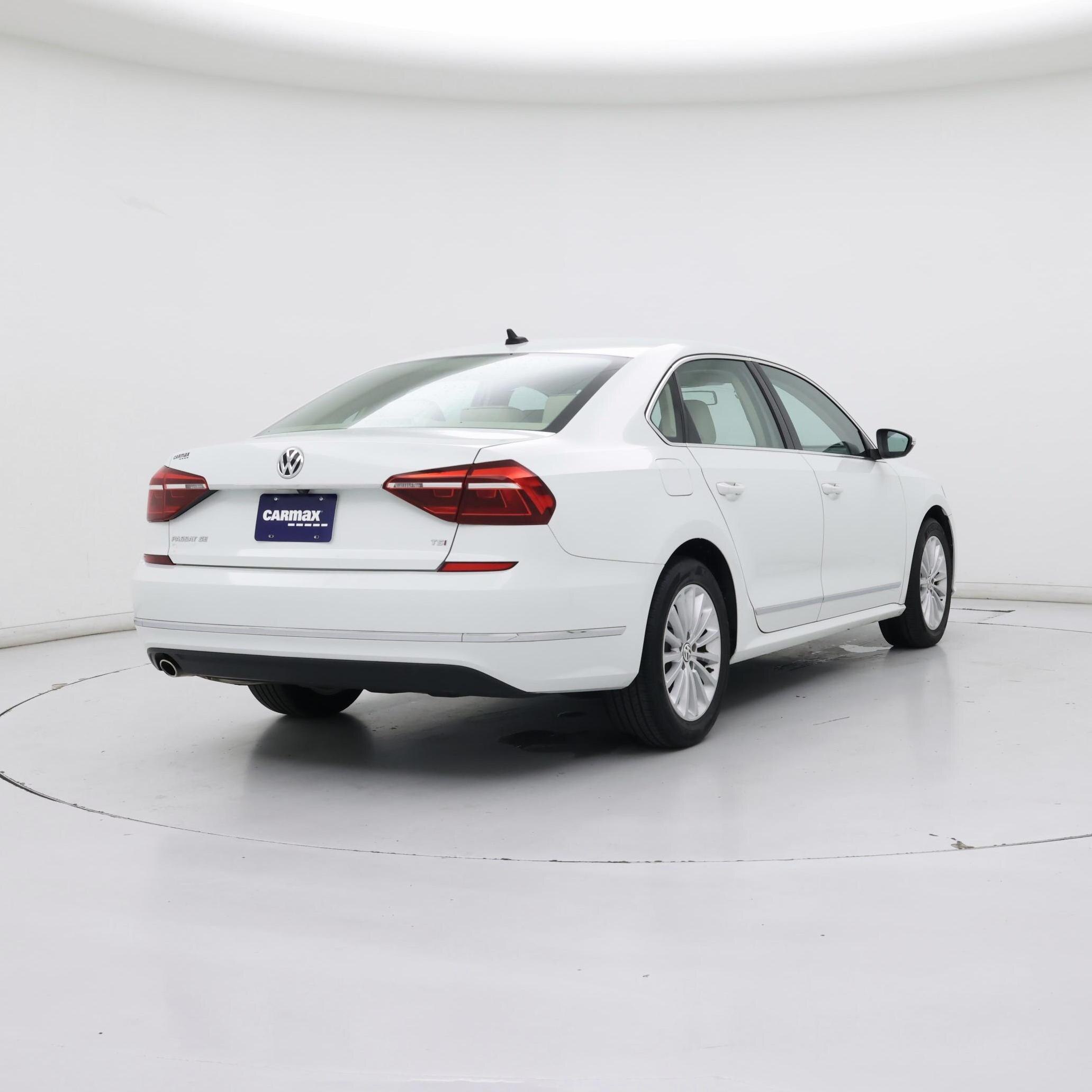 Thumbnail: 2017 Volkswagen Passat - 8