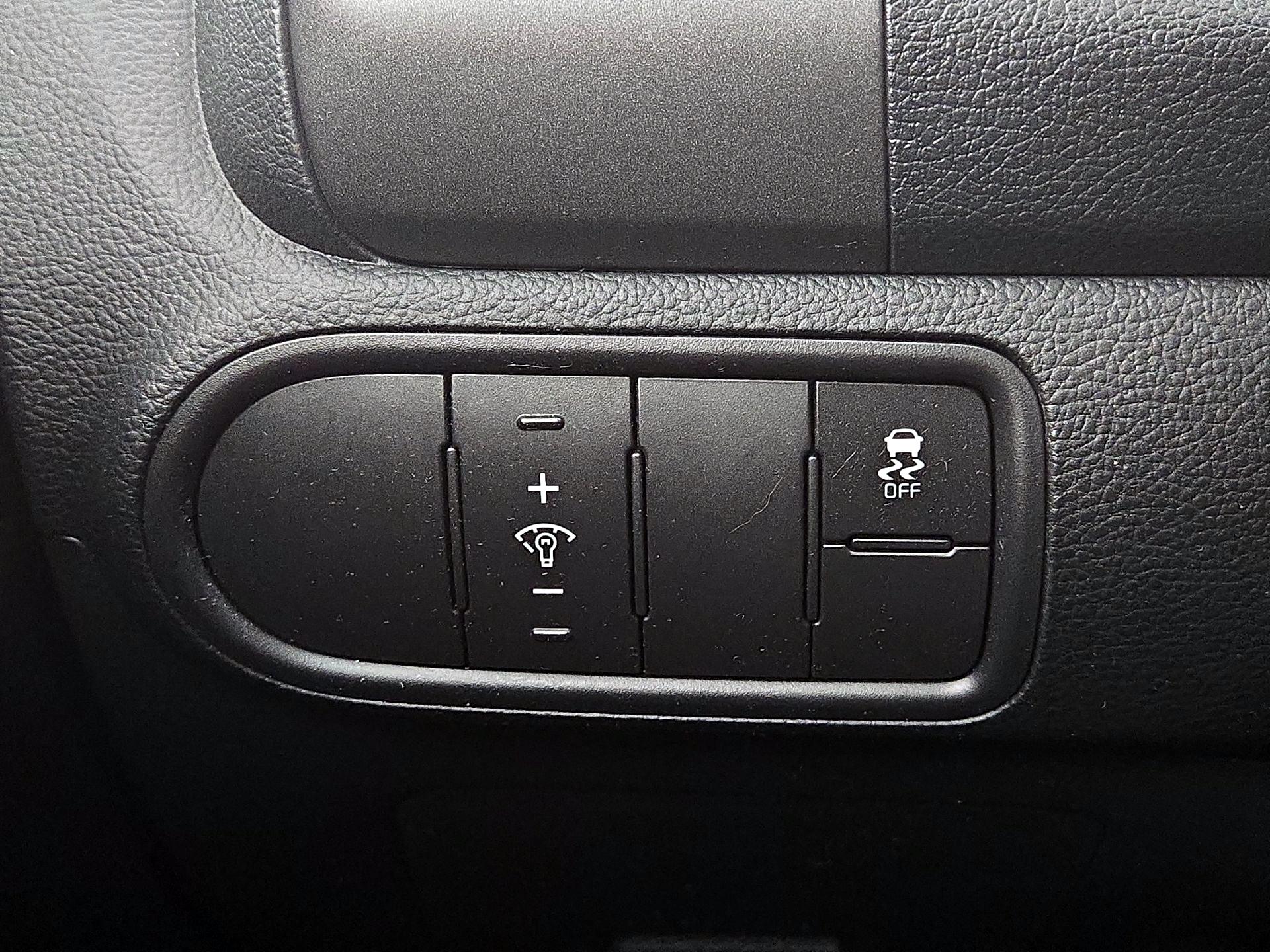Thumbnail: 2018 Kia Forte - 13
