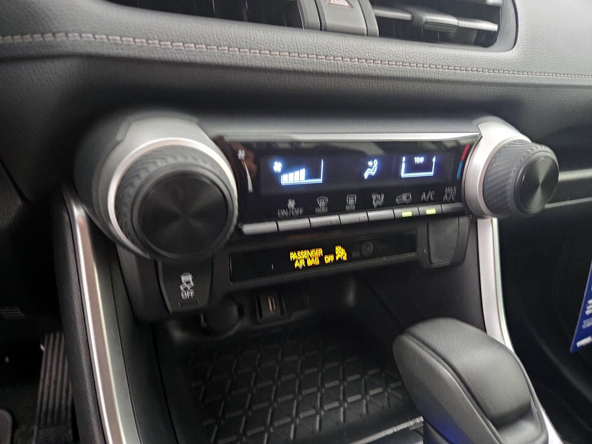 Thumbnail: 2020 Toyota RAV4 - 16