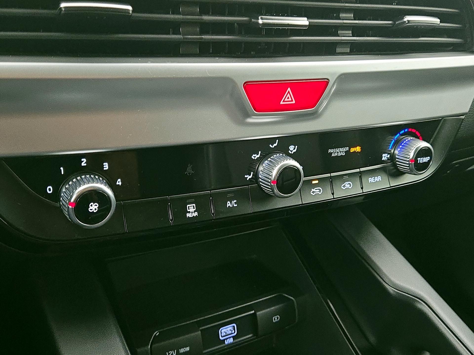 Thumbnail: 2020 Kia Telluride - 16