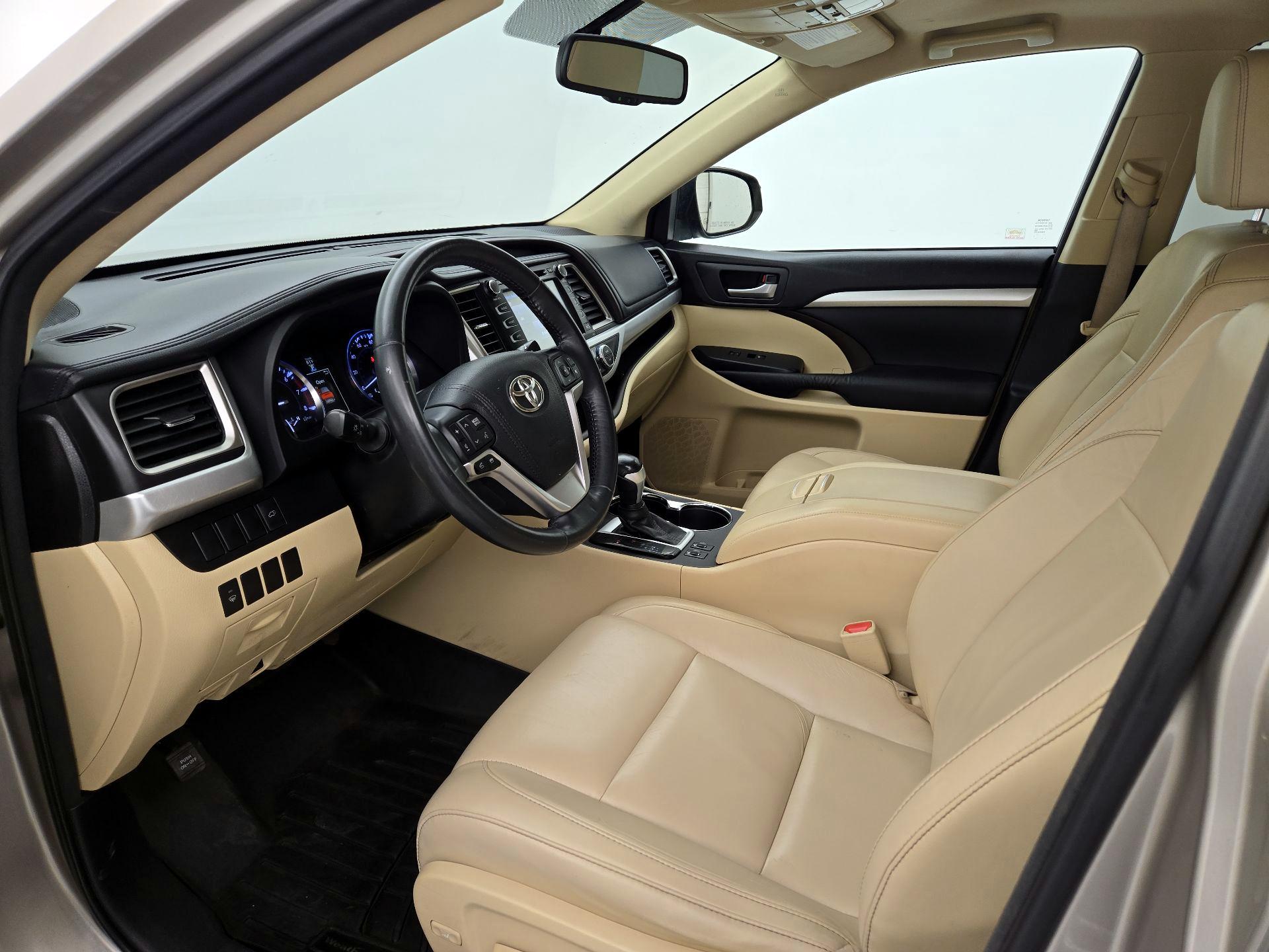 Thumbnail: 2015 Toyota Highlander - 11