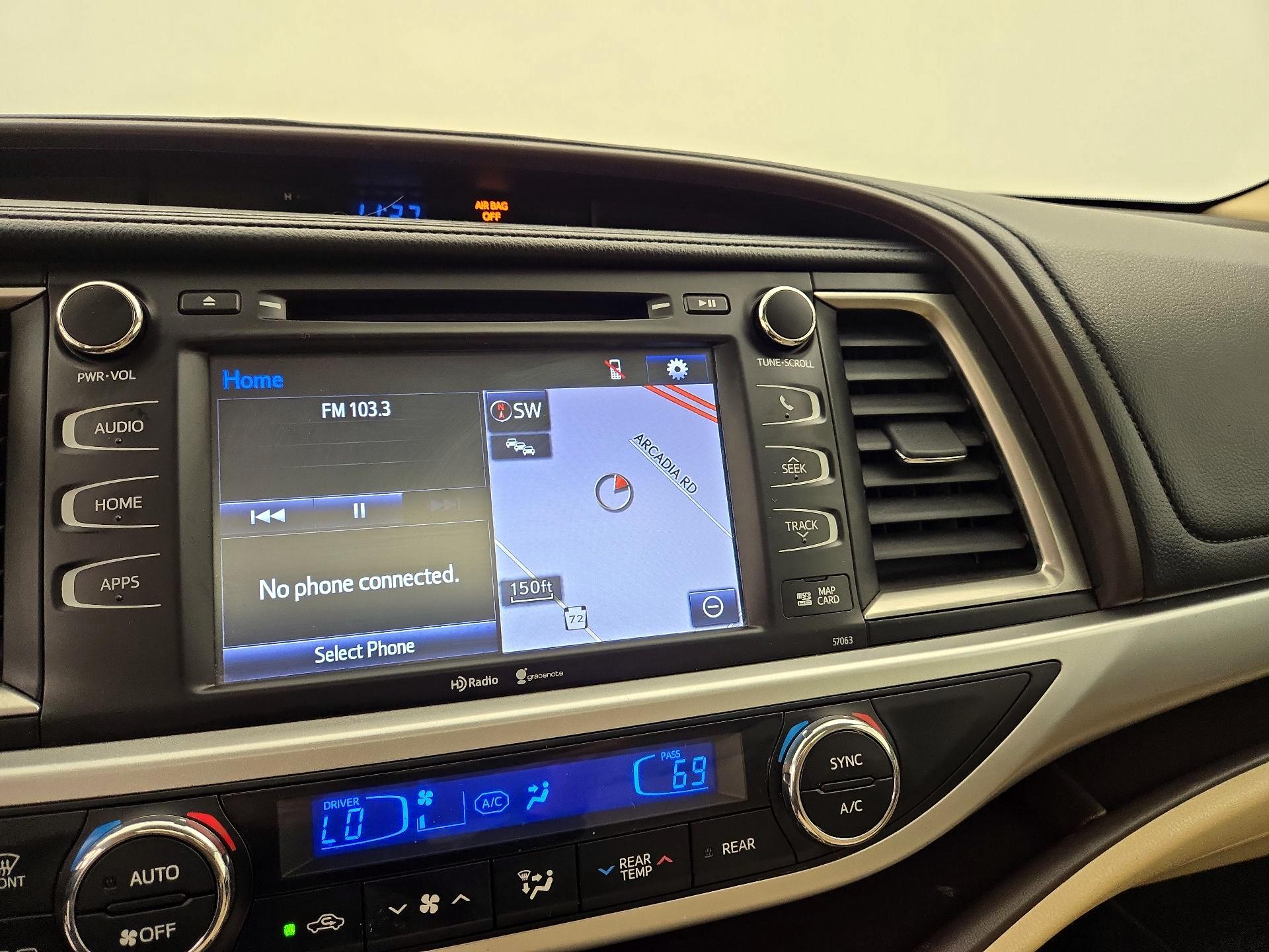 Thumbnail: 2015 Toyota Highlander - 14