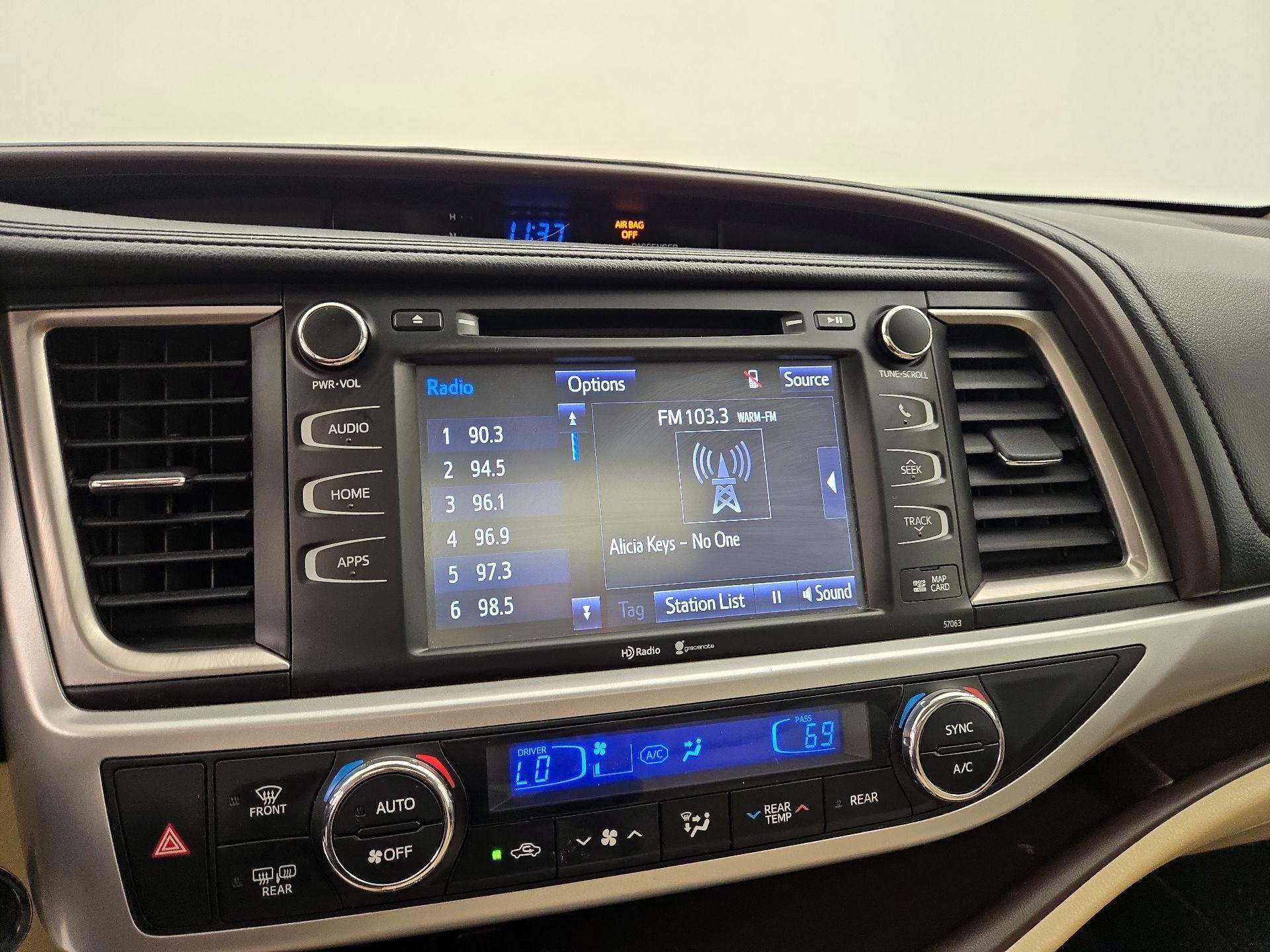 Thumbnail: 2015 Toyota Highlander - 16