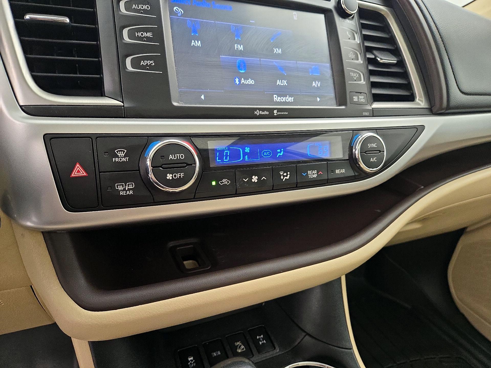 Thumbnail: 2015 Toyota Highlander - 17