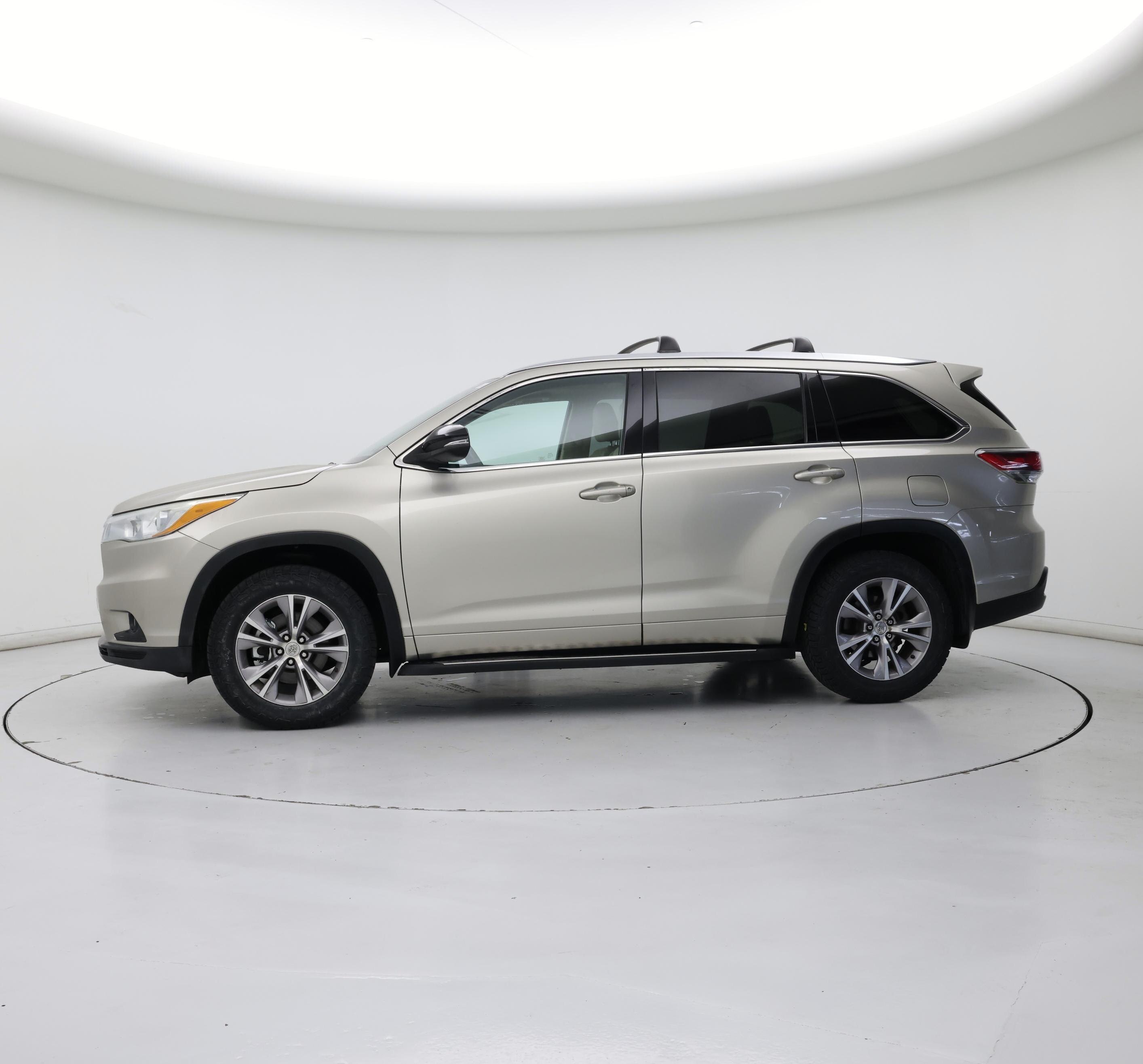 Thumbnail: 2015 Toyota Highlander - 3