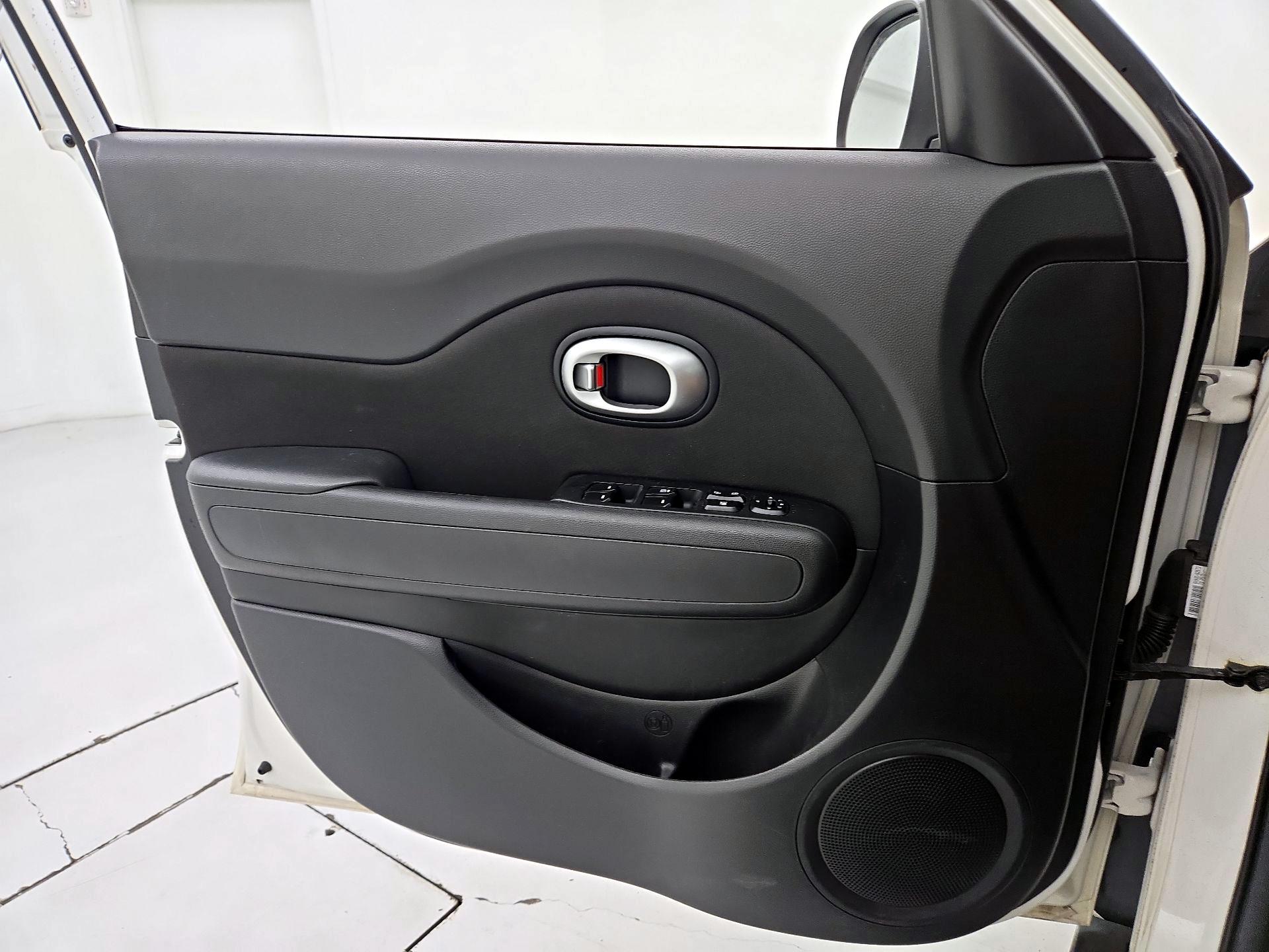 Thumbnail: 2016 Kia Soul - 12
