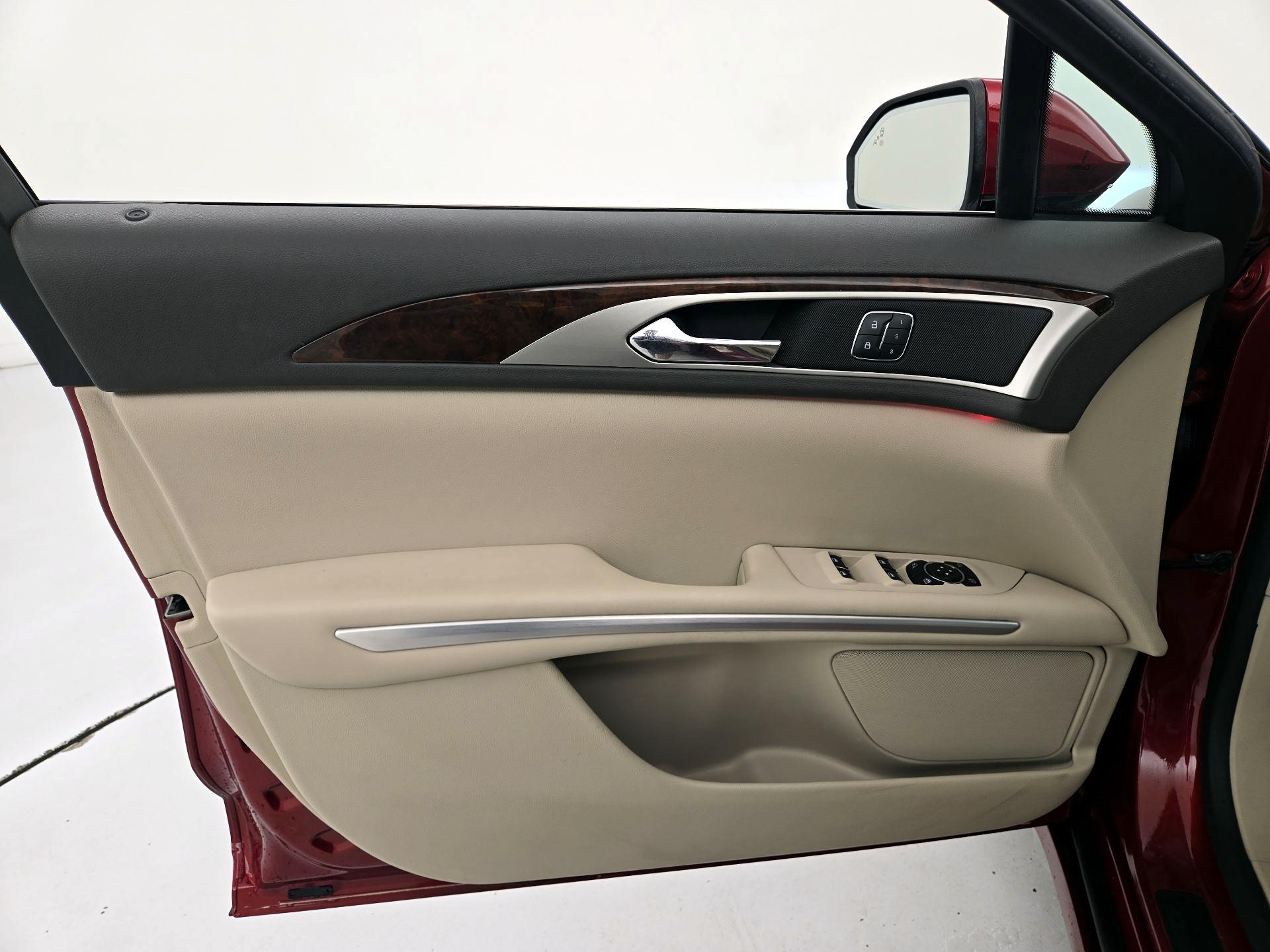 Thumbnail: 2016 Lincoln MKZ - 12
