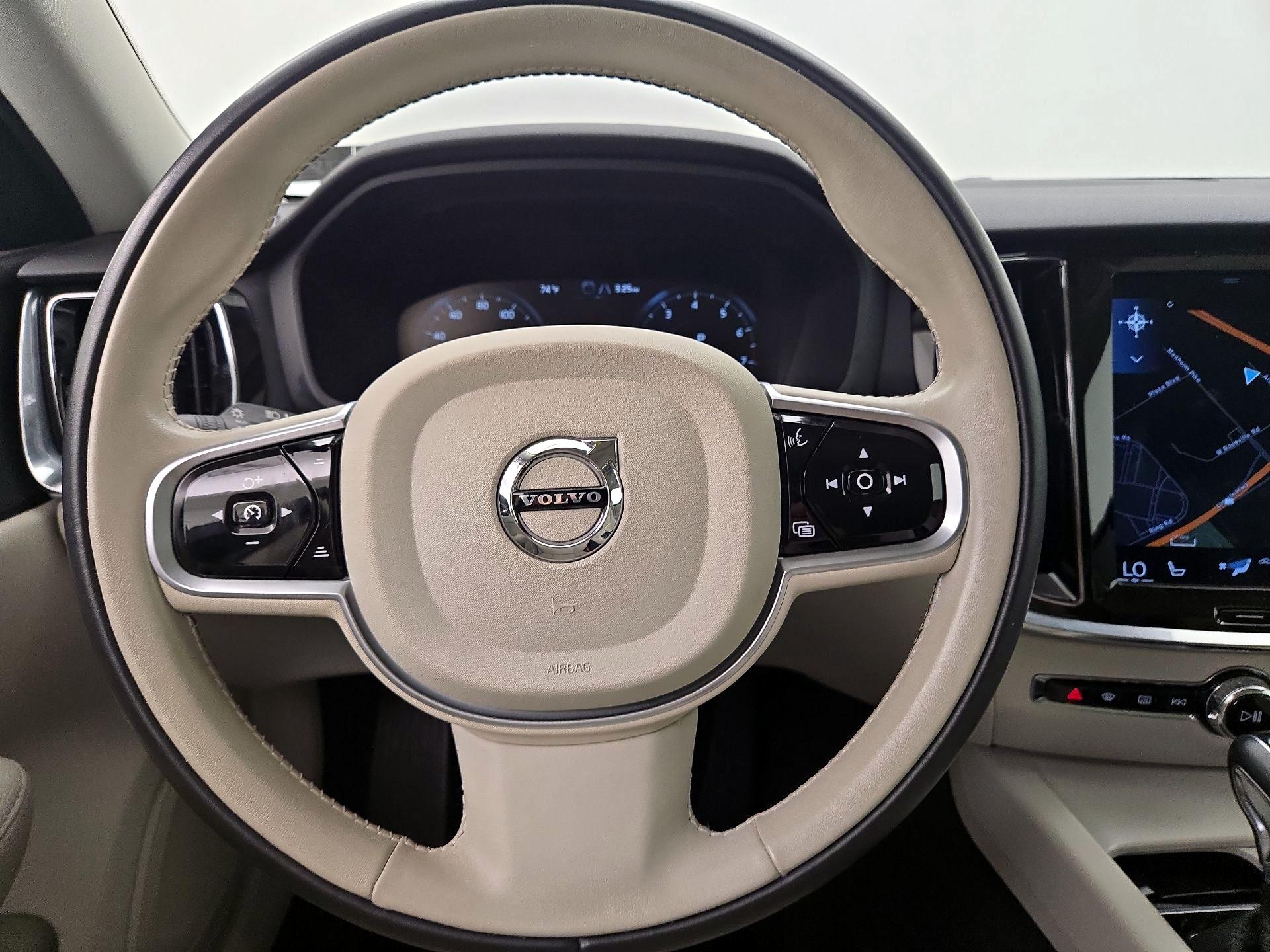 Thumbnail: 2020 Volvo S60 - 10
