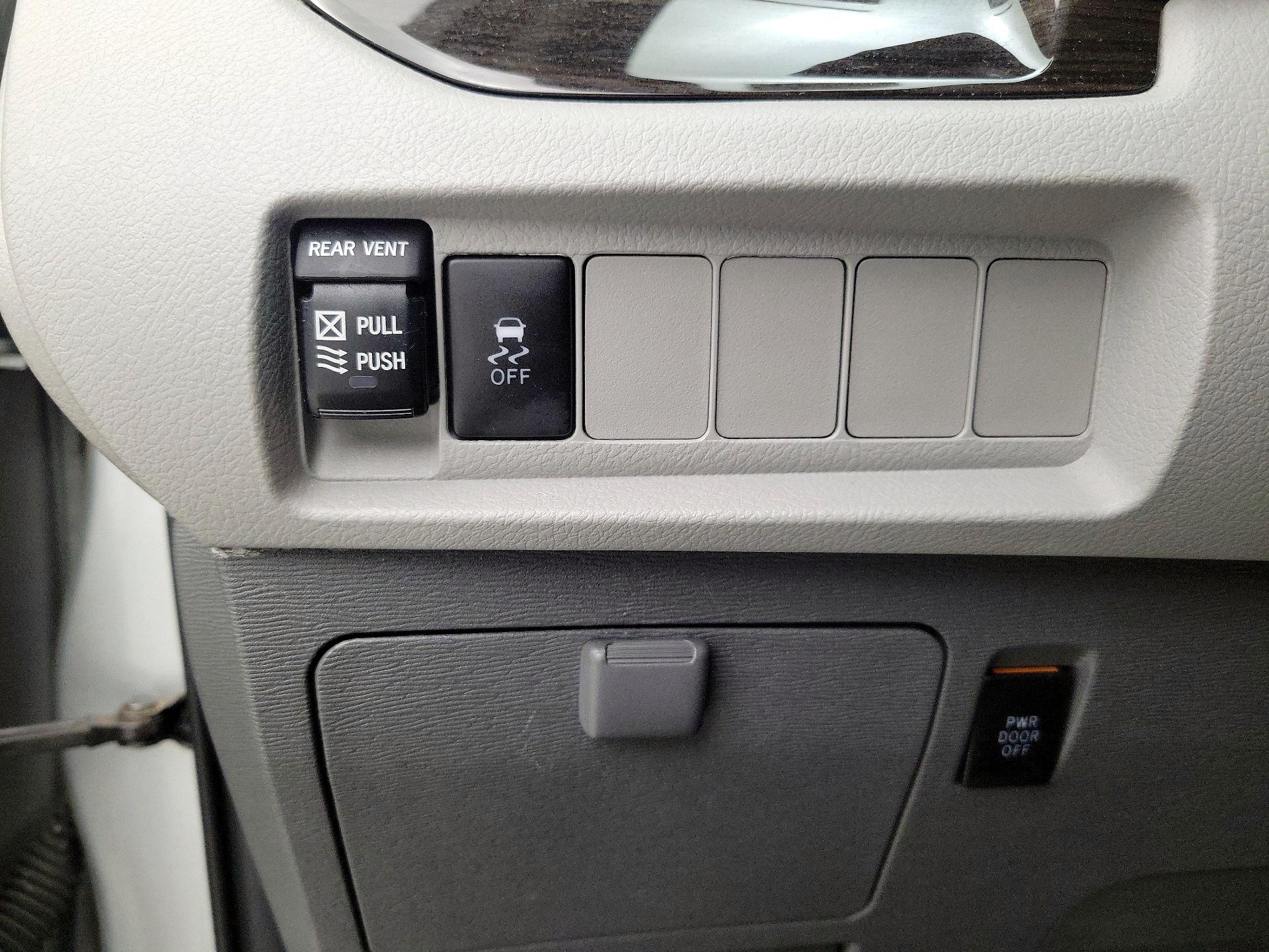 Thumbnail: 2020 Toyota Sienna - 13