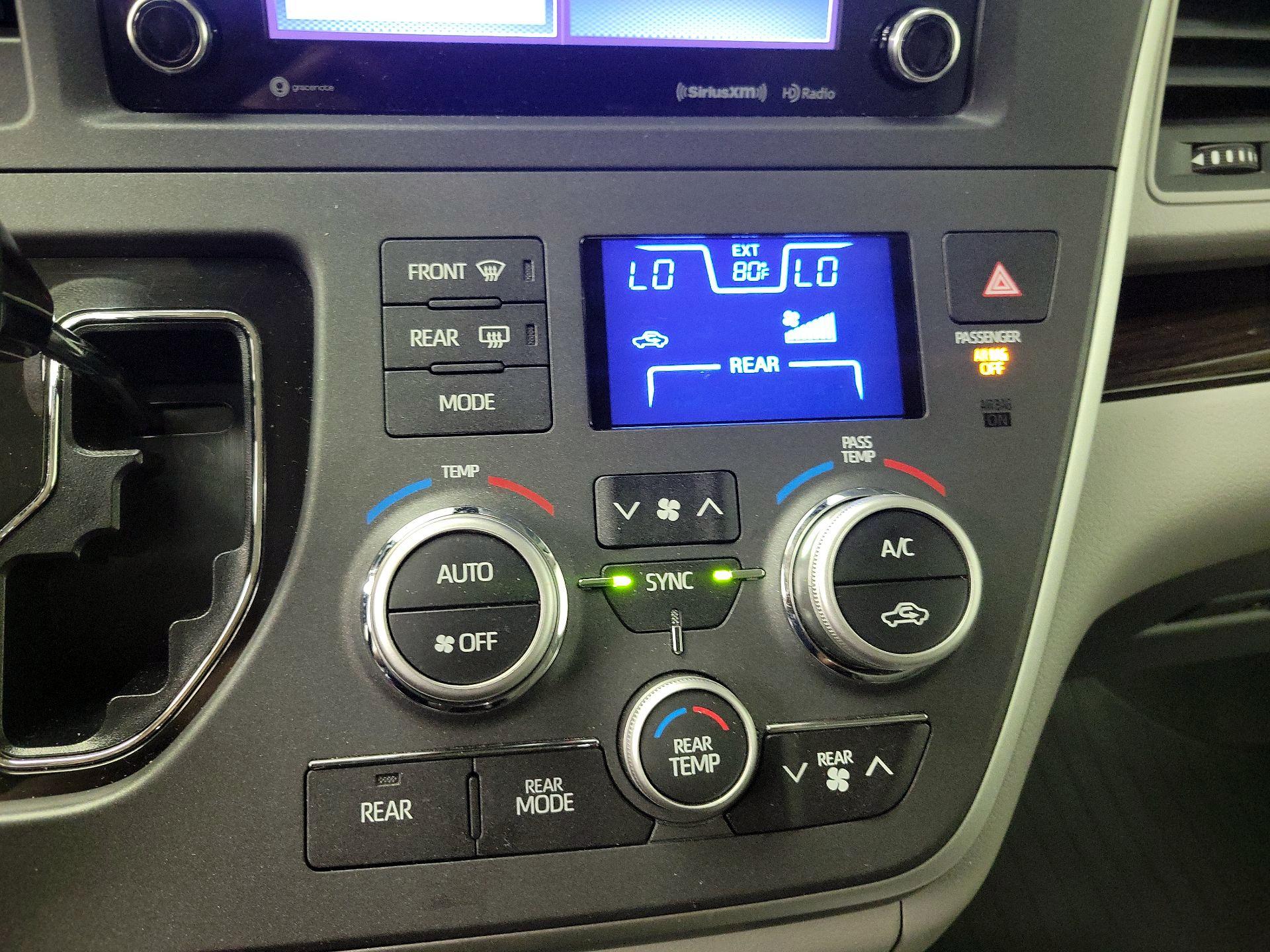 Thumbnail: 2020 Toyota Sienna - 16