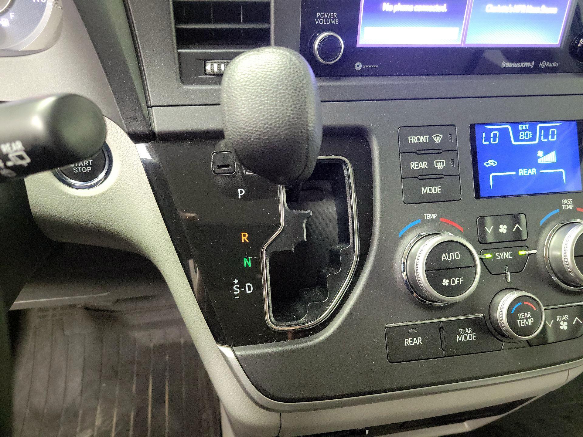 Thumbnail: 2020 Toyota Sienna - 17