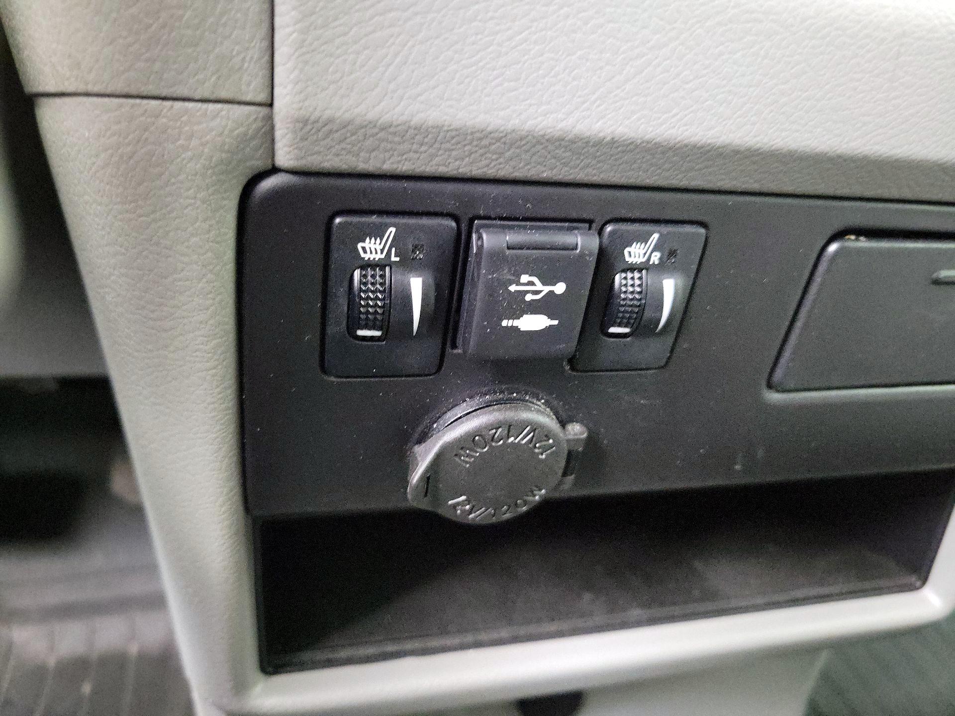 Thumbnail: 2020 Toyota Sienna - 18