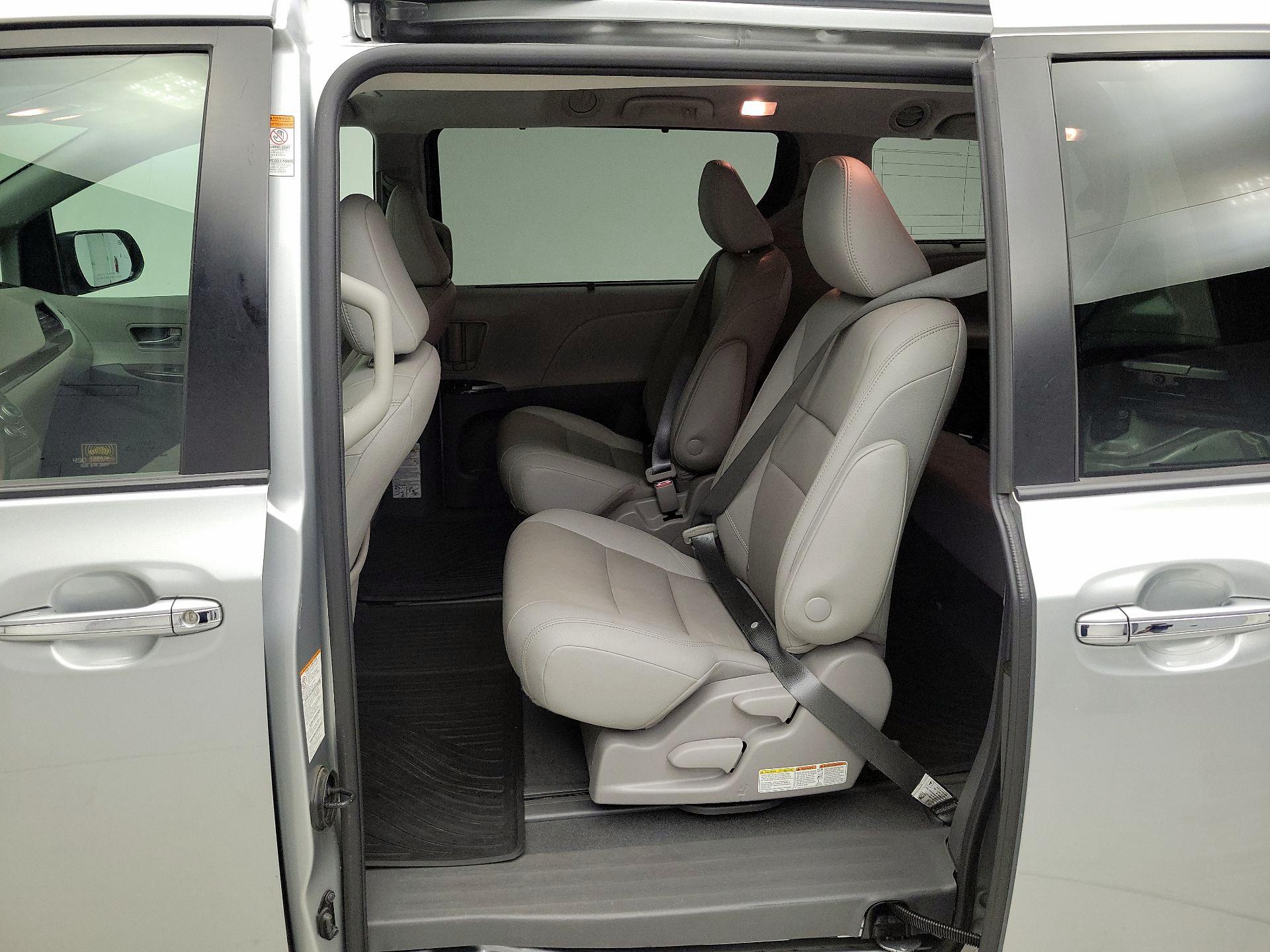 Thumbnail: 2020 Toyota Sienna - 20