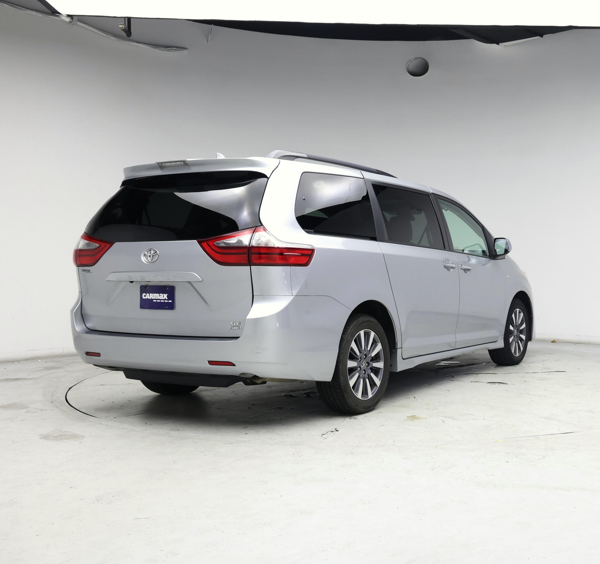 Thumbnail: 2020 Toyota Sienna - 8