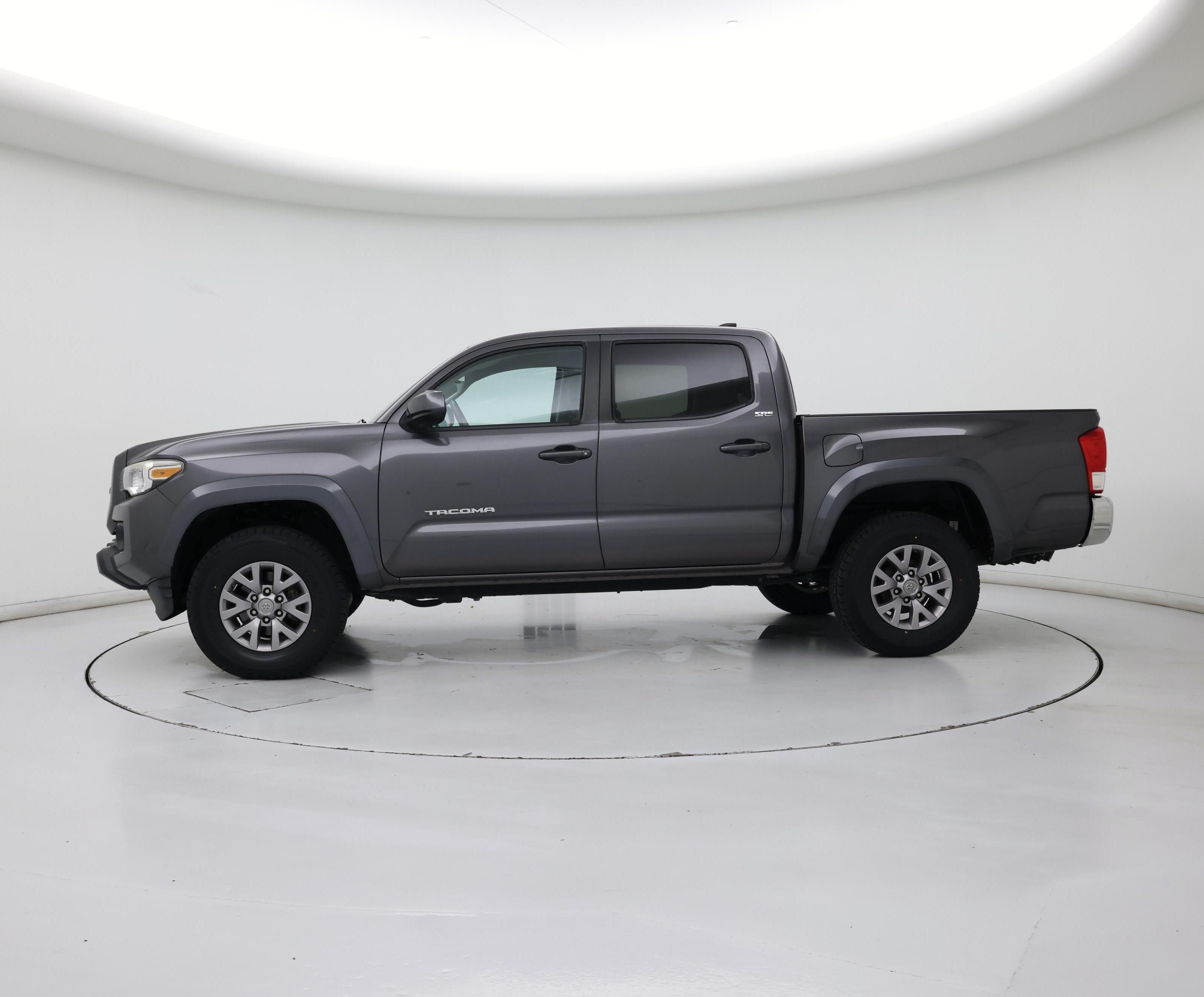 Thumbnail: 2017 Toyota Tacoma - 3